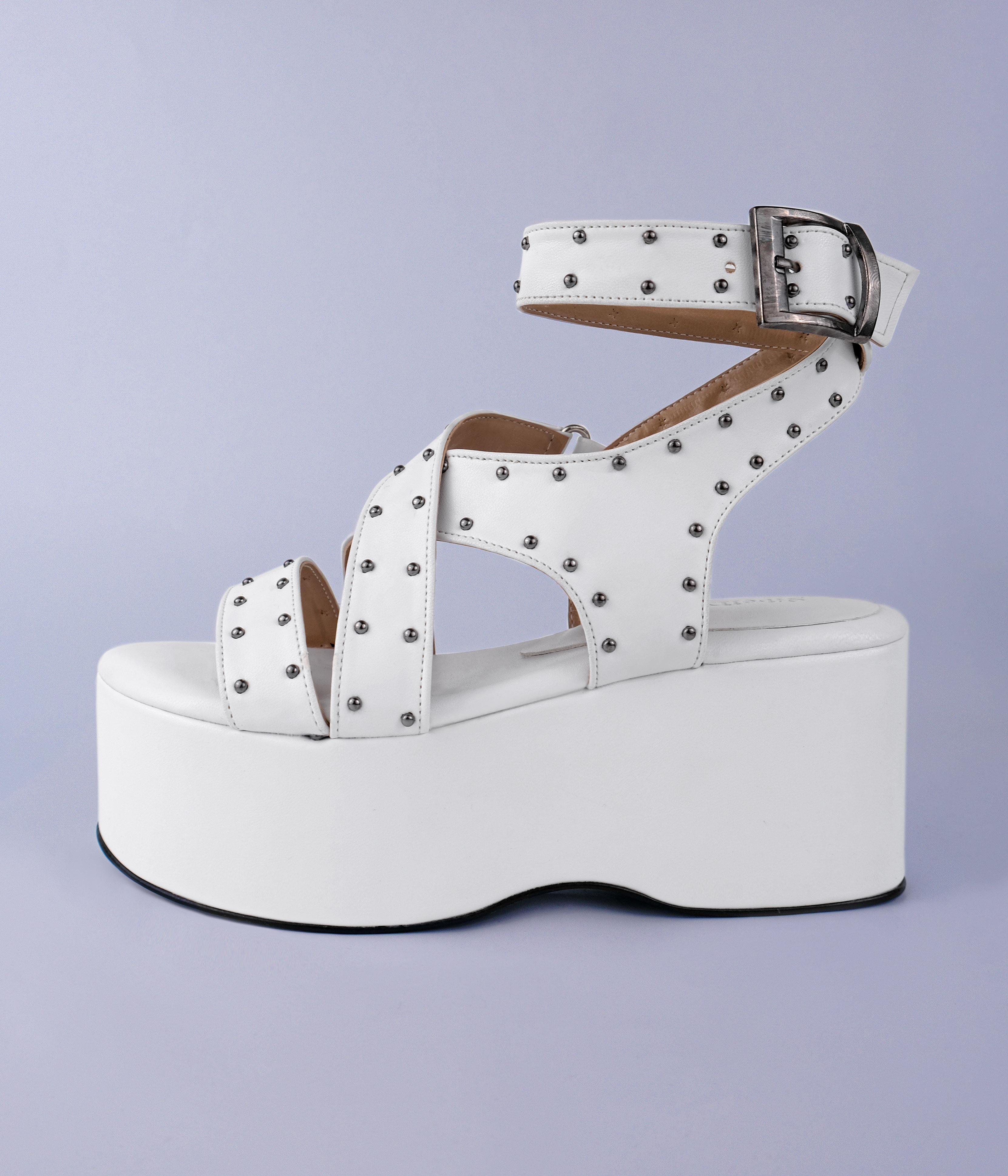 Karlee Beyaz Metal Troklu Sandalet