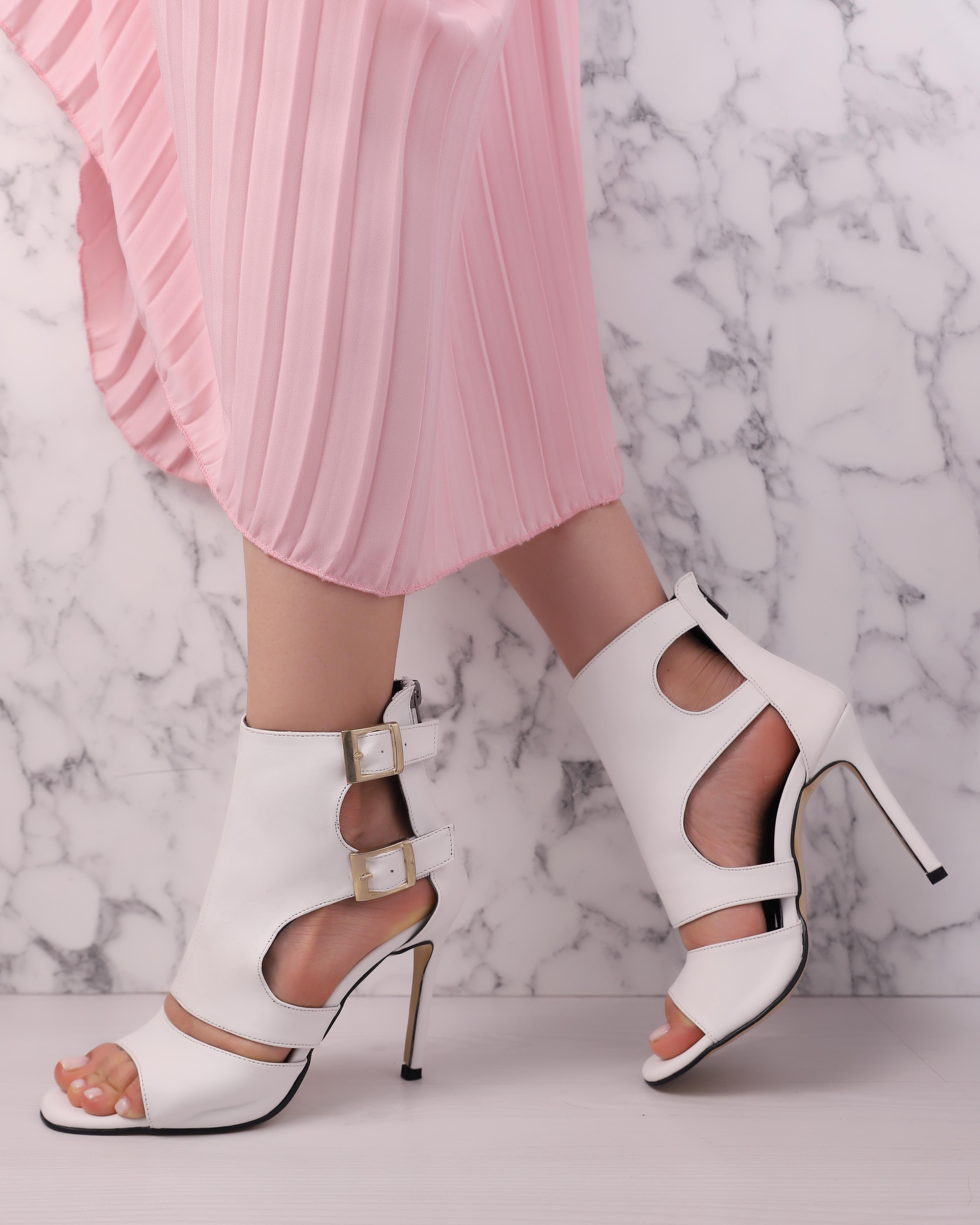 Navina Beyaz Toka ve Fermuar Detaylı Bootie 