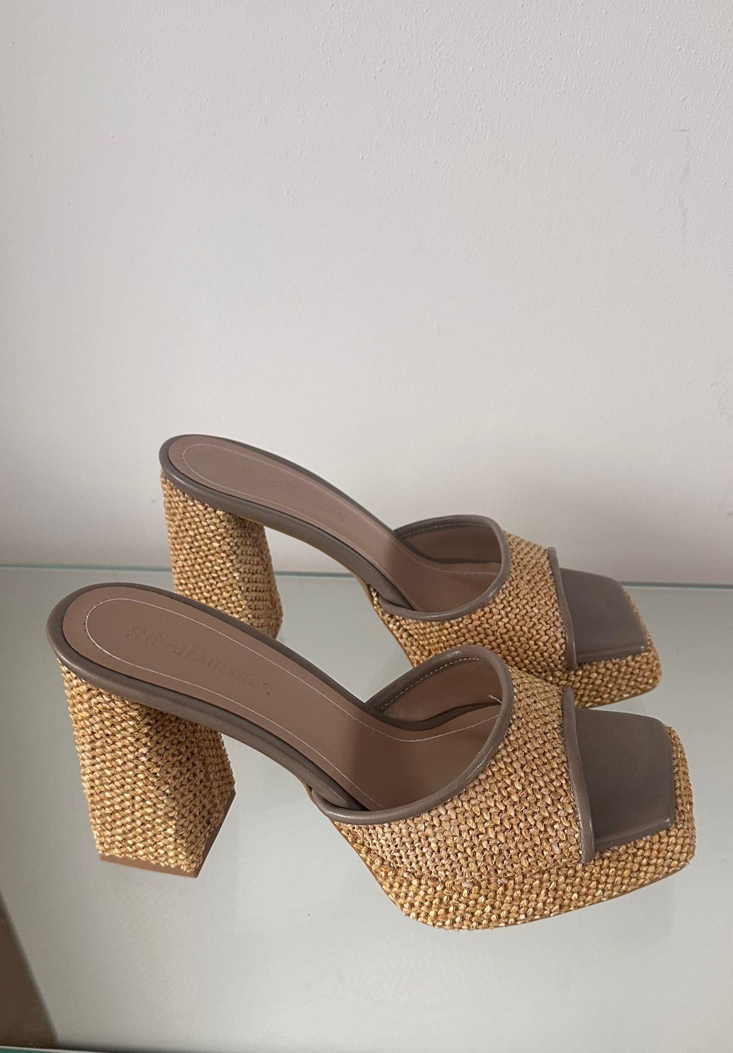 Oscar Hasır Nude Terlik