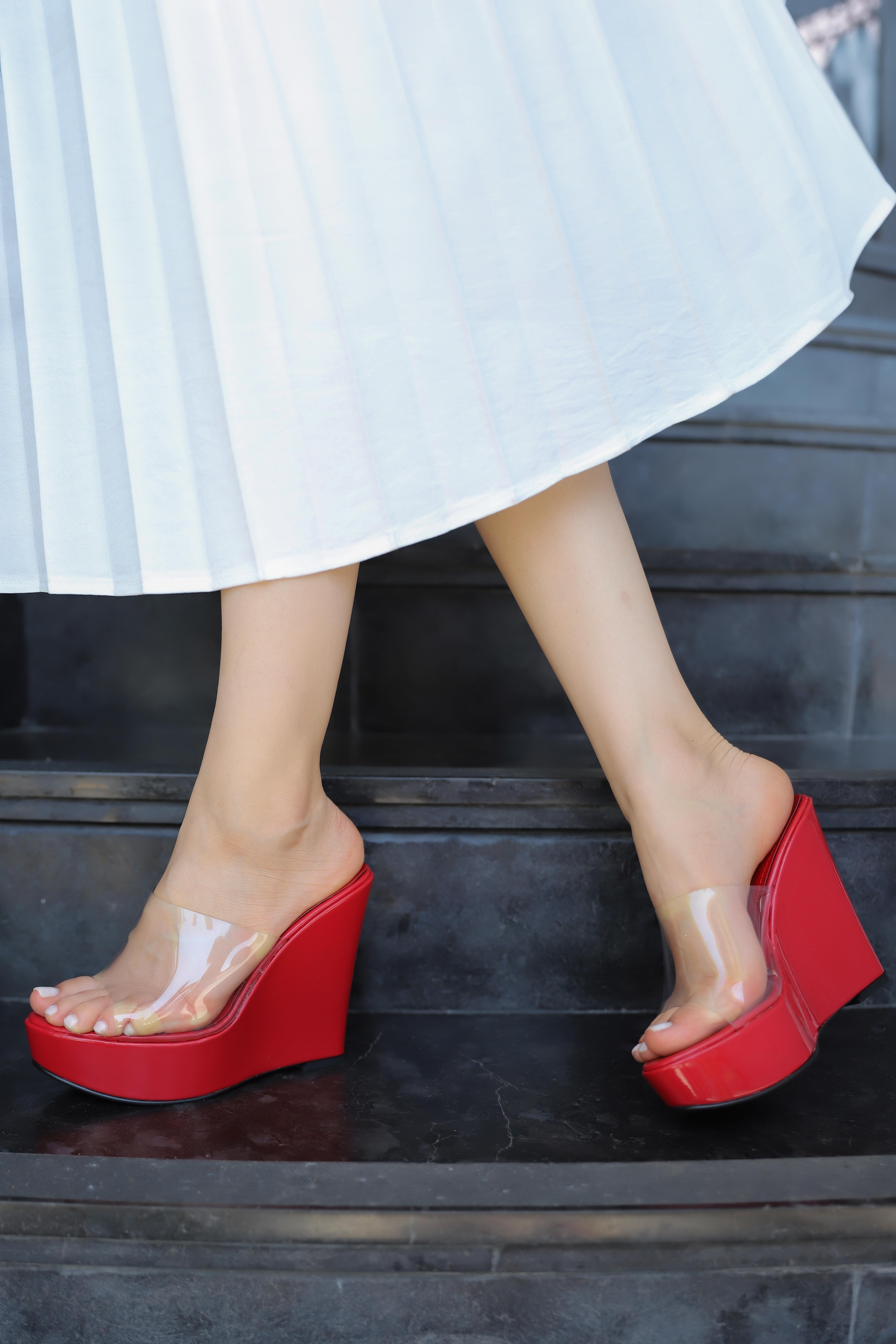 Sun Kırmızı Şeffaf Dolgu Topuk  Terlik 