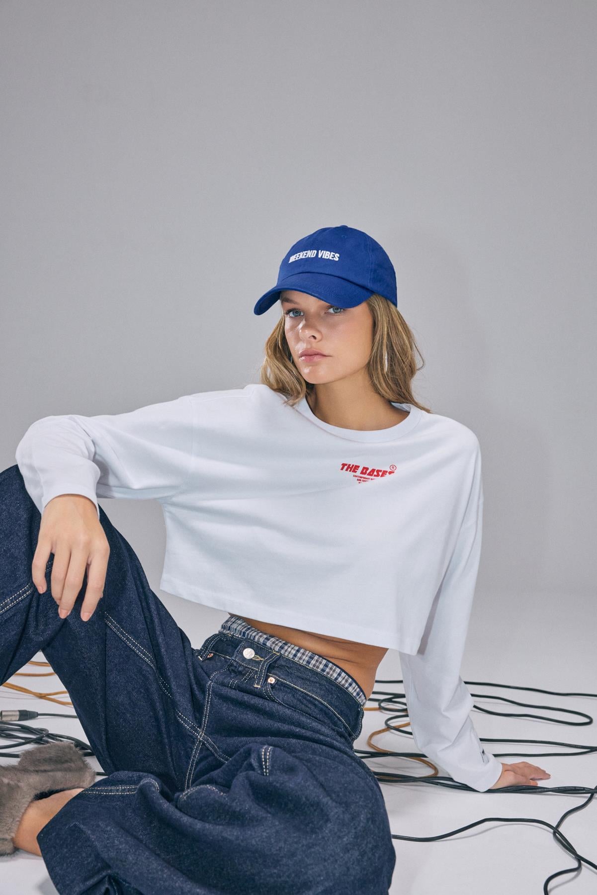Beyaz Oversize Uzun Kollu Baskılı Crop T-Shirt
