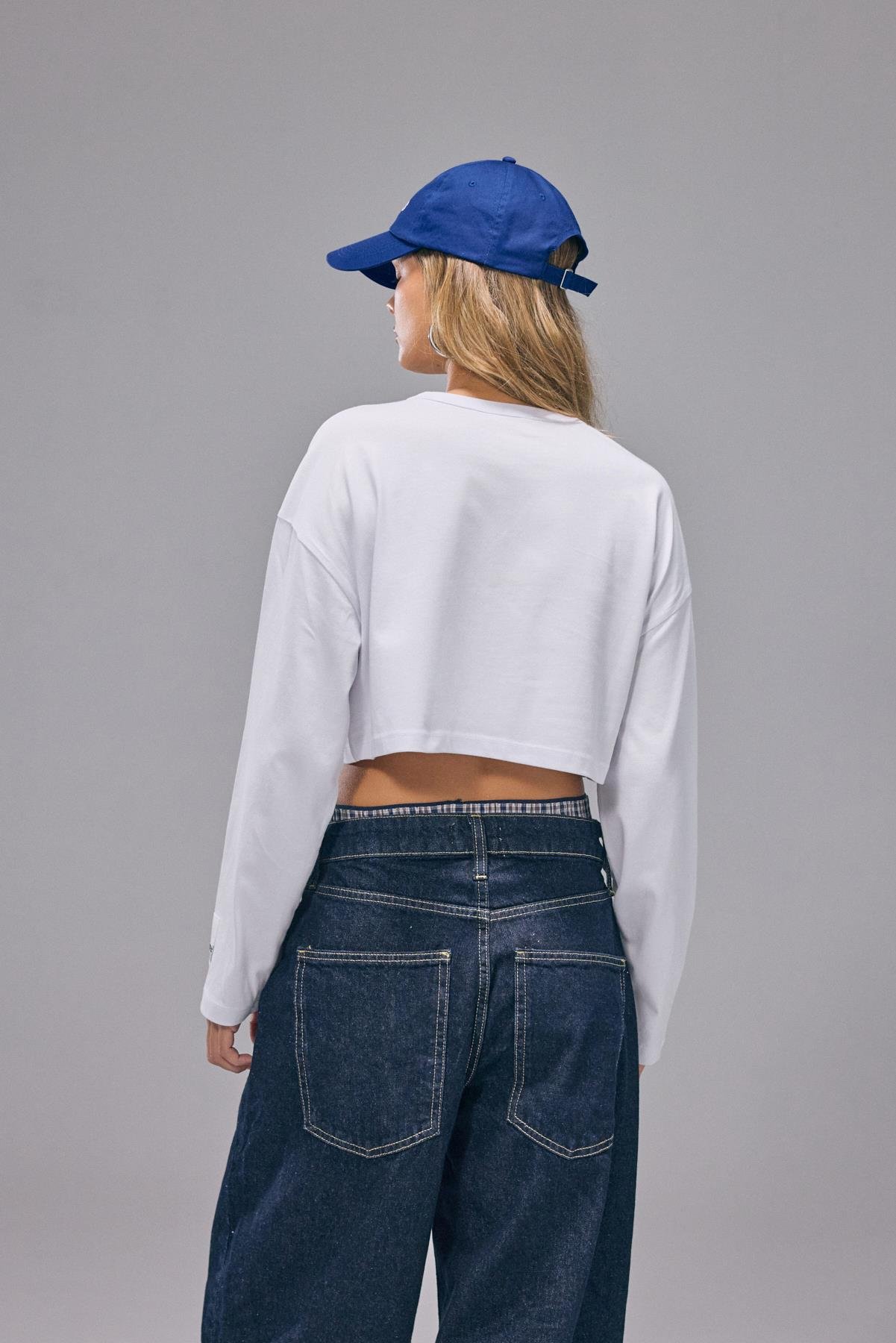 Beyaz Oversize Uzun Kollu Baskılı Crop T-Shirt
