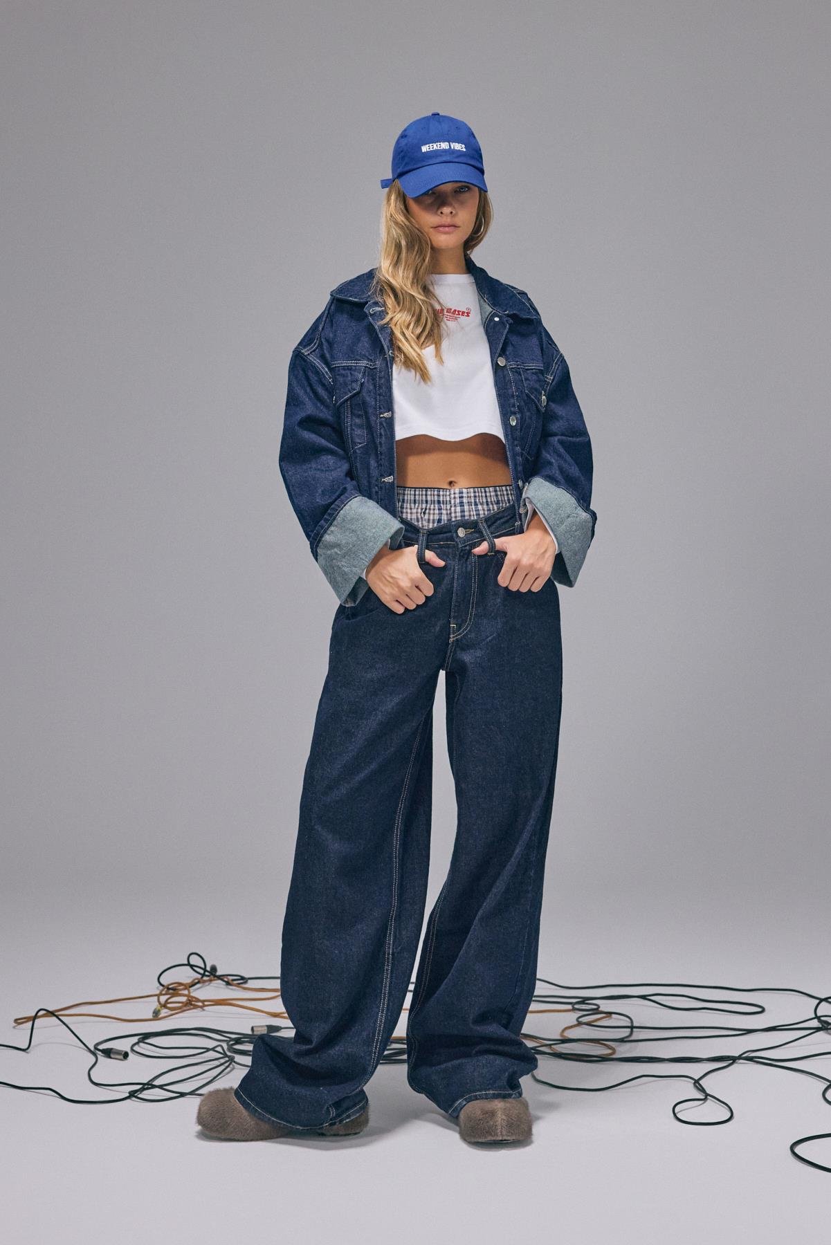 Beyaz Oversize Uzun Kollu Baskılı Crop T-Shirt