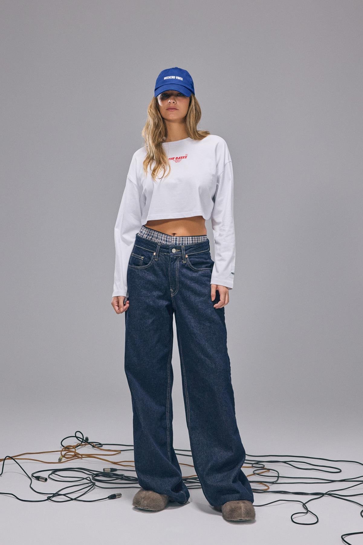 Beyaz Oversize Uzun Kollu Baskılı Crop T-Shirt