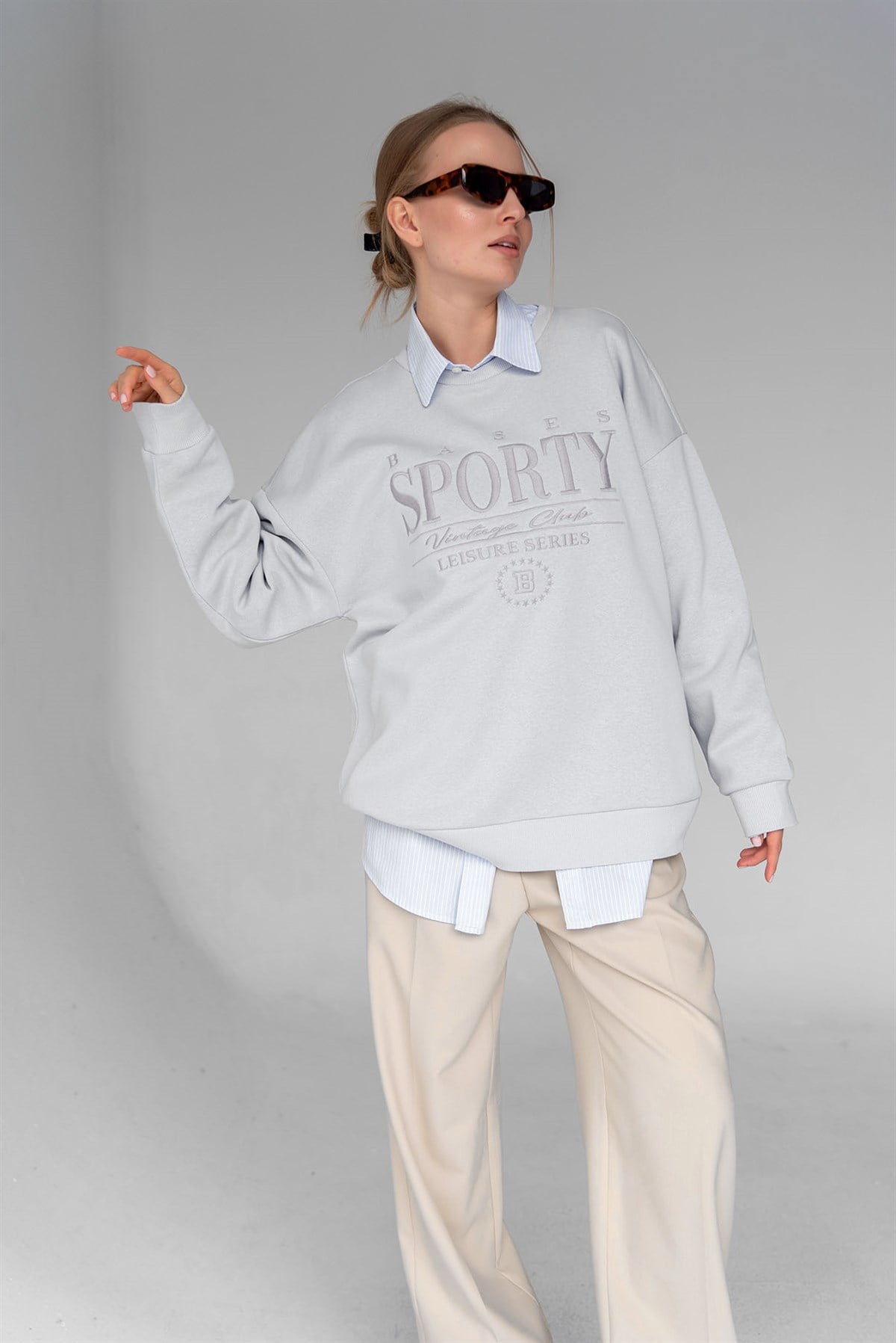 Kadın Gri Oversize Nakışlı Bisiklet Yaka İçi Polarlı Sweatshirt