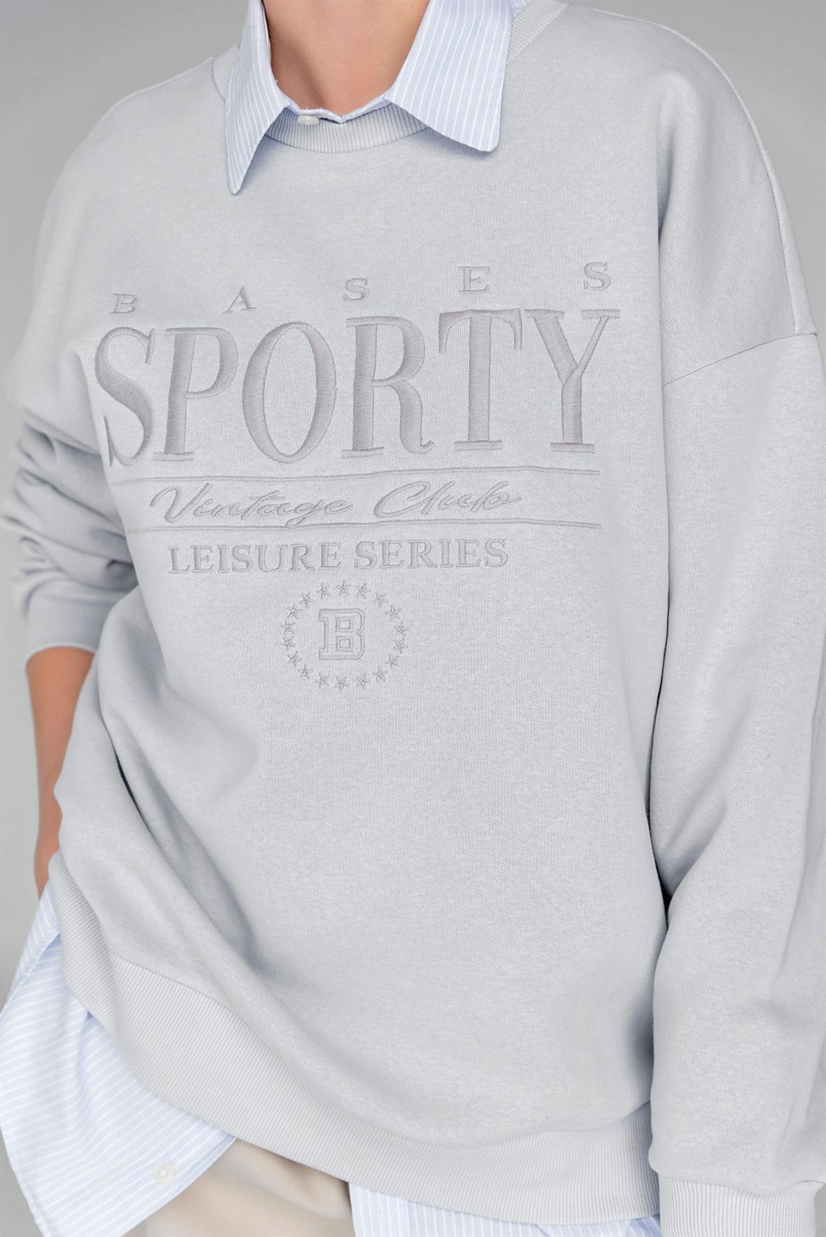 Kadın Gri Oversize Nakışlı Bisiklet Yaka İçi Polarlı Sweatshirt
