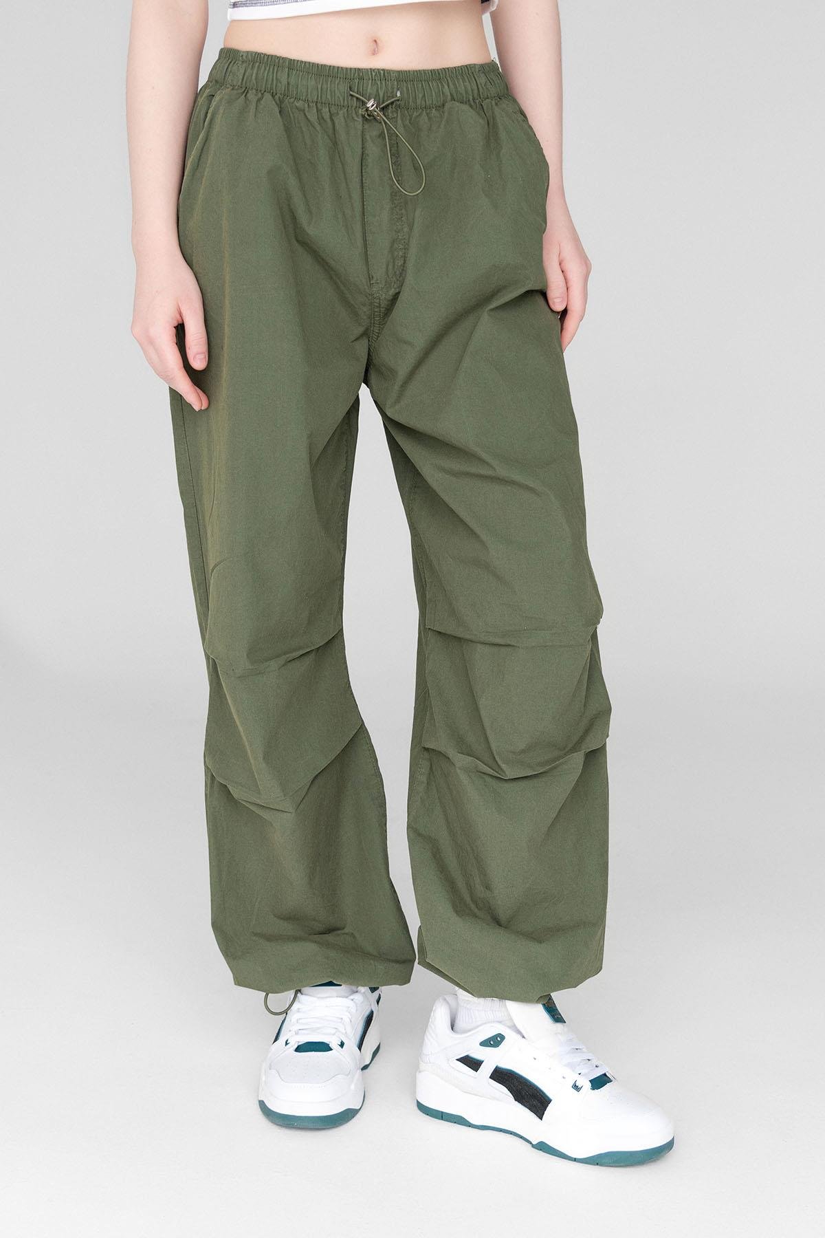 Kadın Haki Bol Kesim Paraşüt Jogger Pantolon