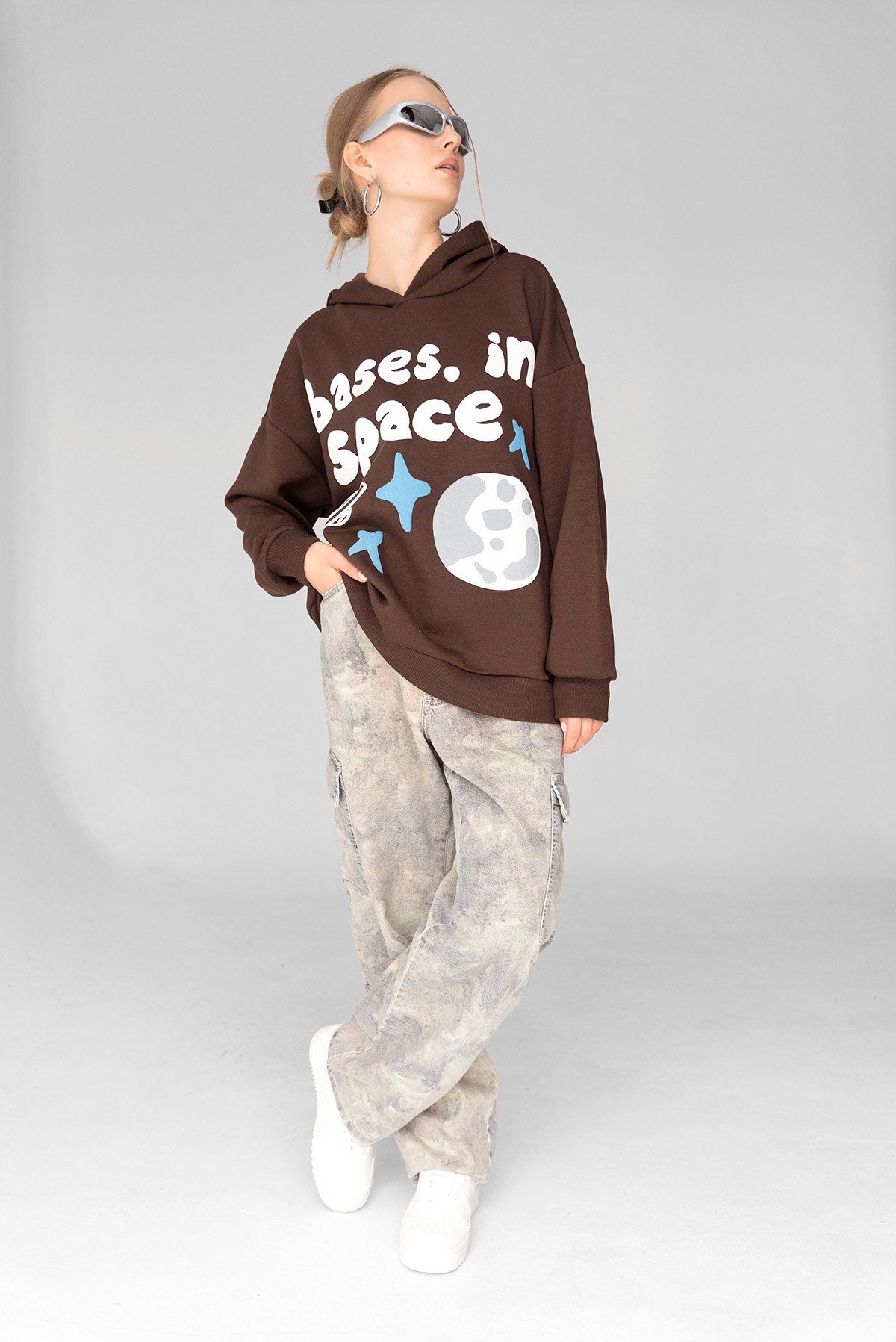 Kadın Koyu Kahverengi Sırtı Puff Baskılı Oversize Kapüşonlu Içi Polarli Sweatshirt