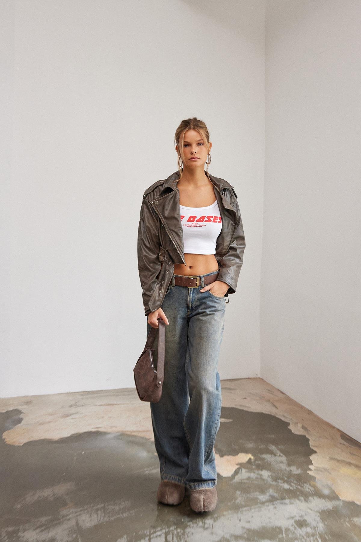 Kadın Koyu Mavi Soluk Efektli Baggy Jean