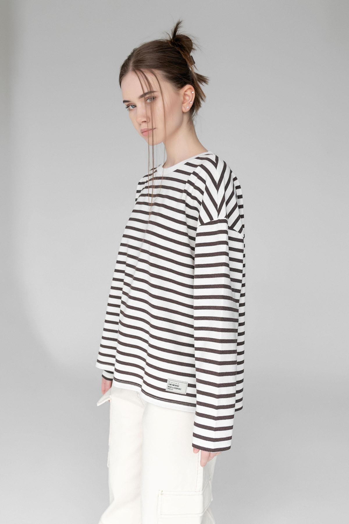 Kadın Uzun Kol Oversize Kahverengi Çizgili T-Shirt