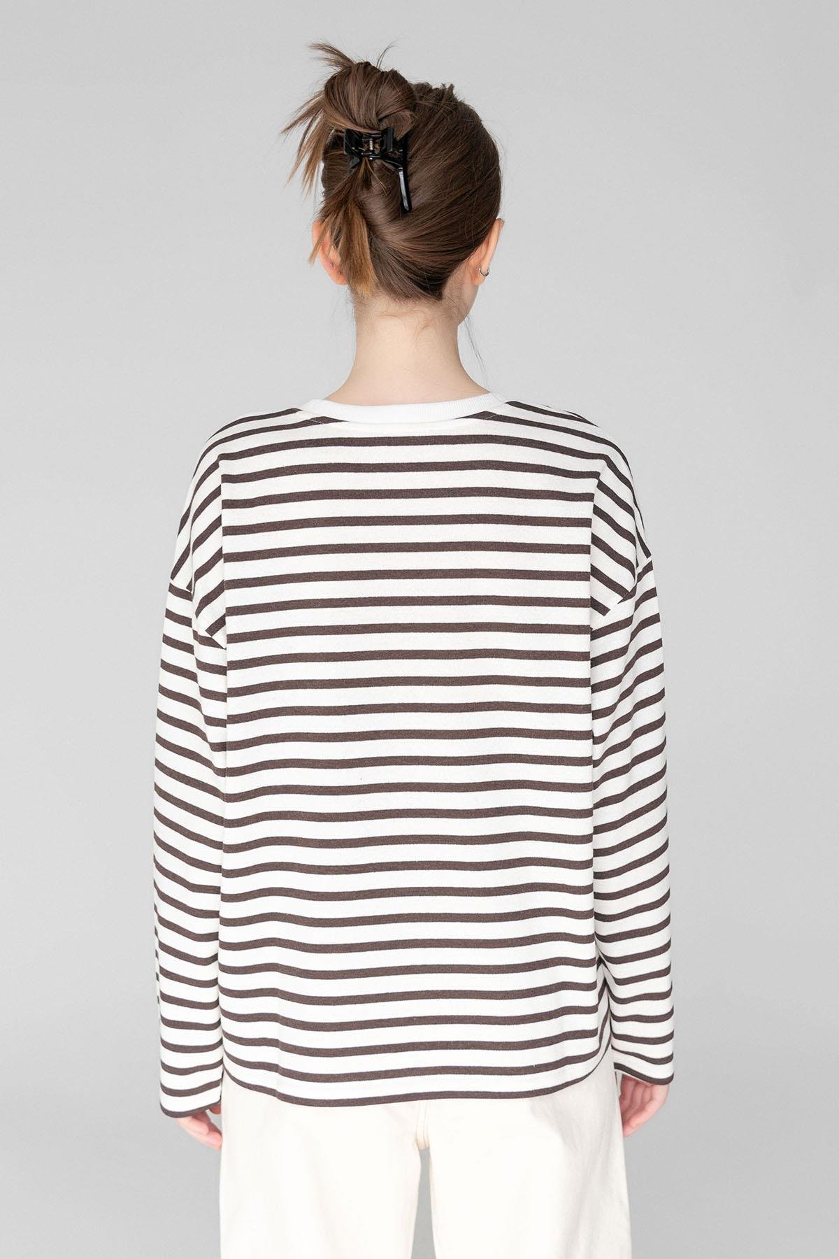 Kadın Uzun Kol Oversize Kahverengi Çizgili T-Shirt