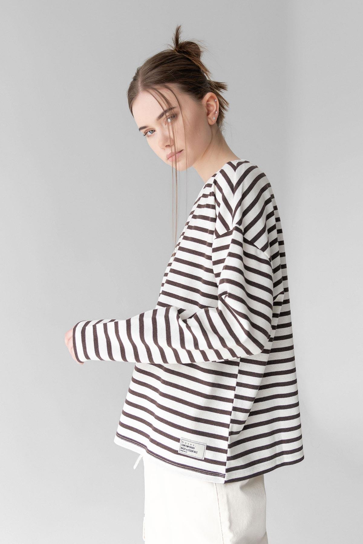 Kadın Uzun Kol Oversize Kahverengi Çizgili T-Shirt