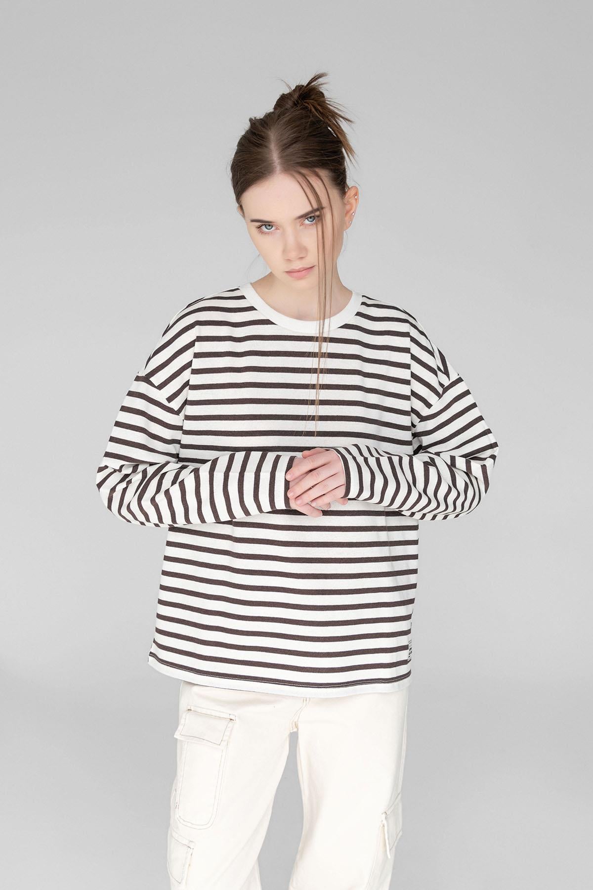 Kadın Uzun Kol Oversize Kahverengi Çizgili T-Shirt