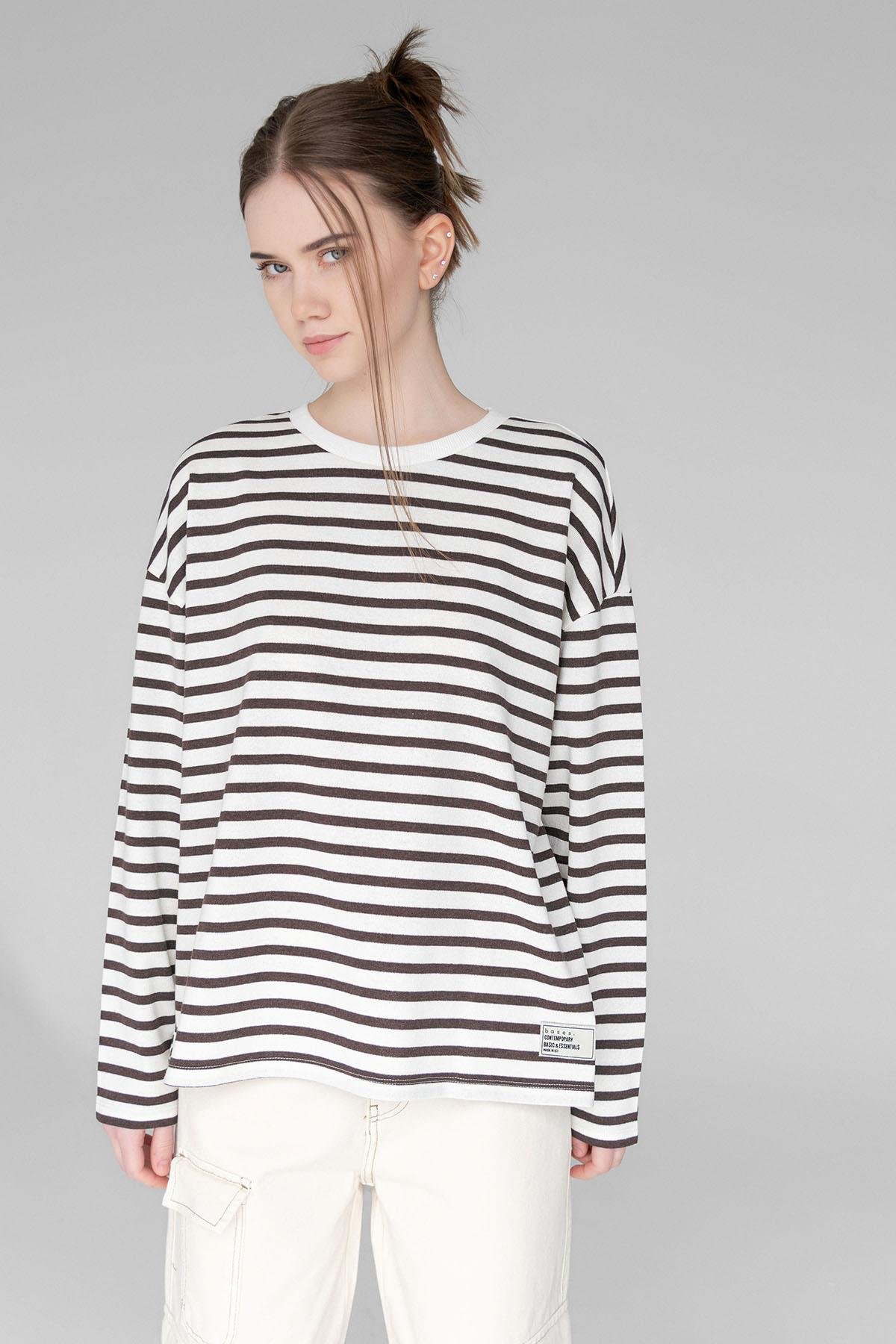 Kadın Uzun Kol Oversize Kahverengi Çizgili T-Shirt