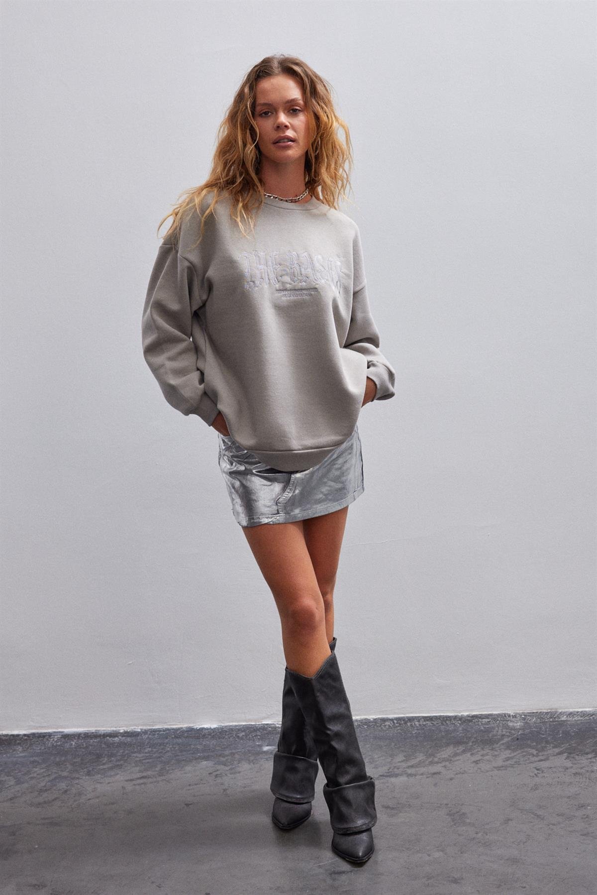 Kadın Vizon Oversize Nakışlı Bisiklet Yaka İçi Polarlı Sweatshirt