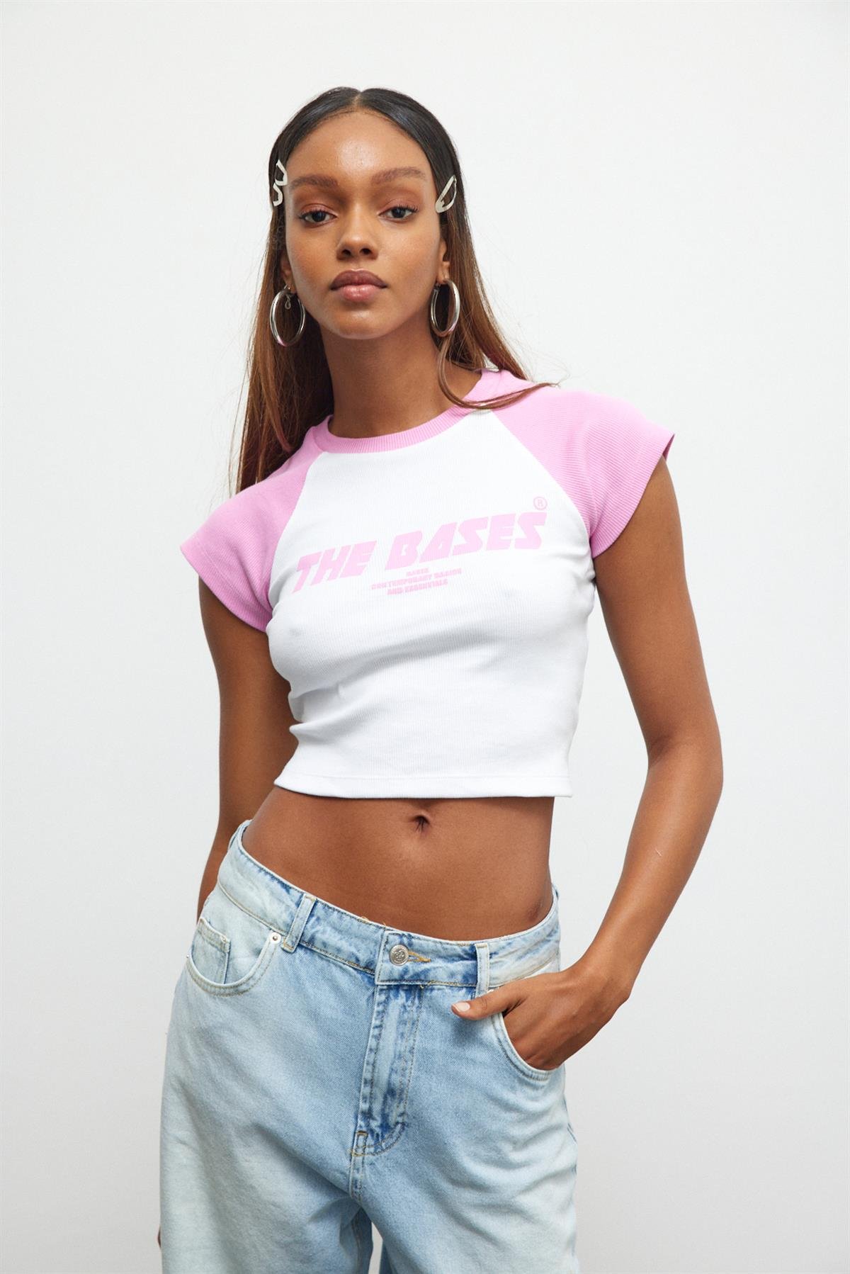 Pembe Beyaz Baskılı Reglan Kol Fitilli Crop T-shirt