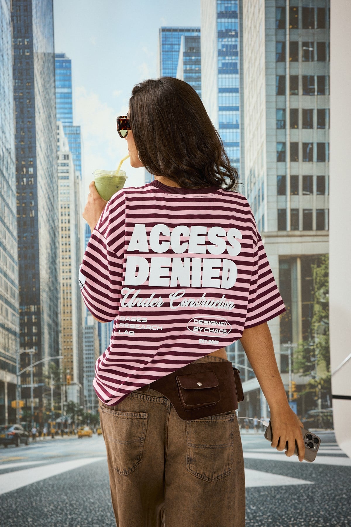 Pembe Çizgili Kısa Kol Sırt Baskılı T-Shirt