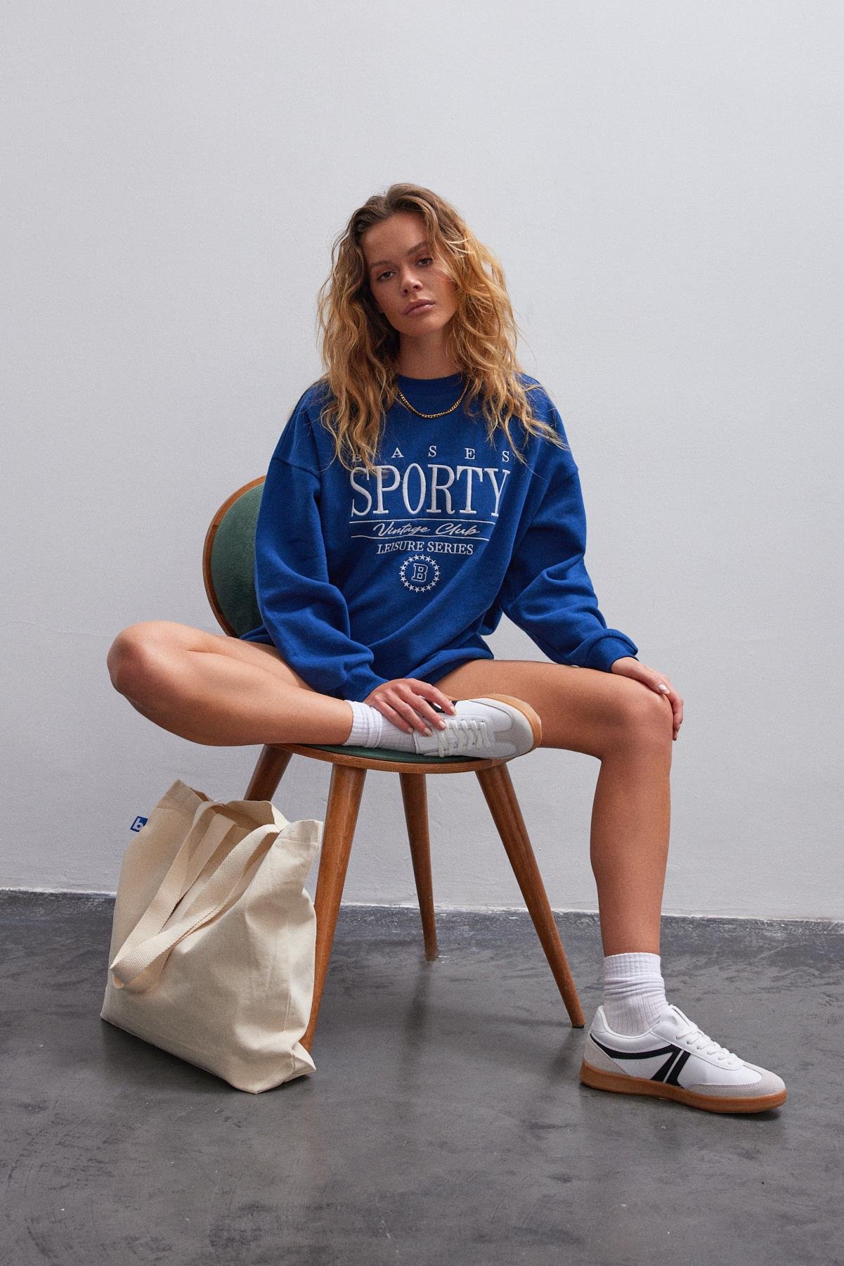 Saks Rengi Oversize Nakışlı Bisiklet Yaka İçi Polarlı Sweatshirt