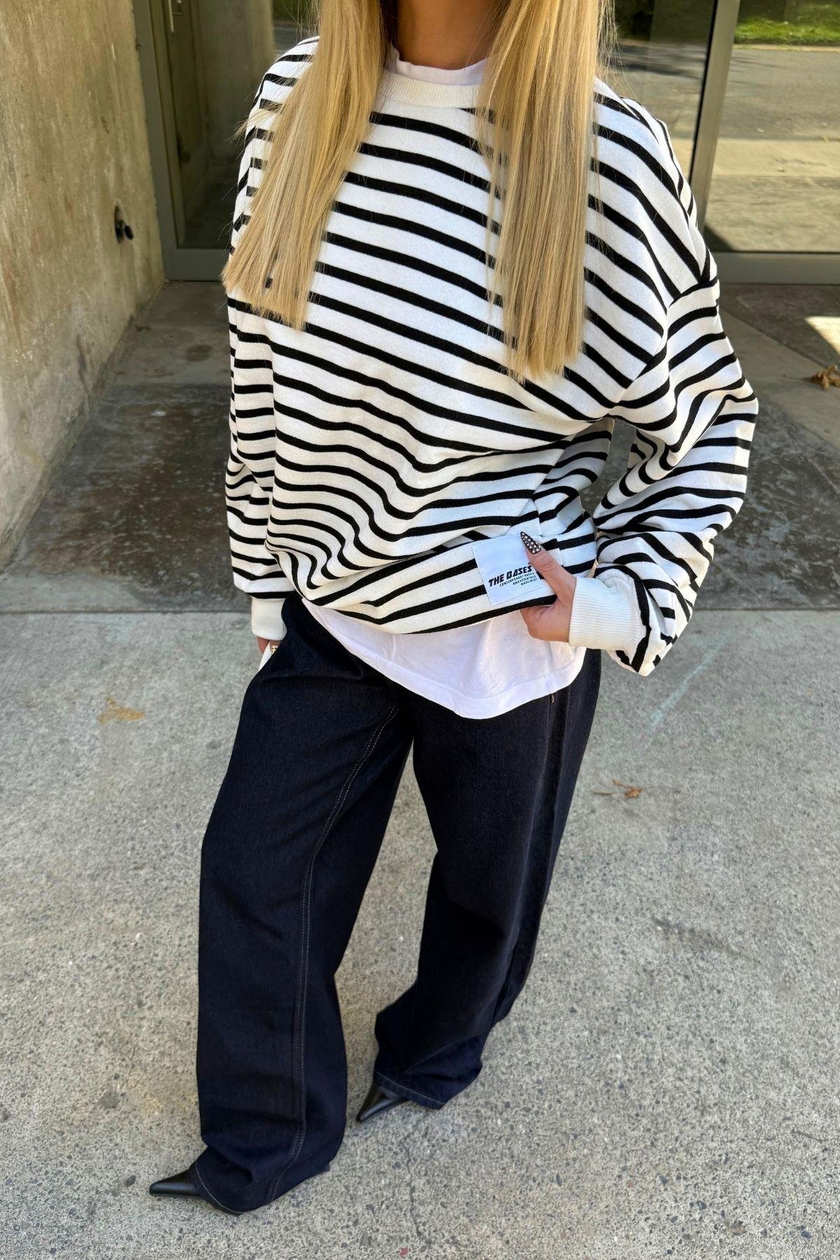 Siyah Çizgili Basic Bisiklet Yaka Içi Polarlı Oversize Sweatshirt