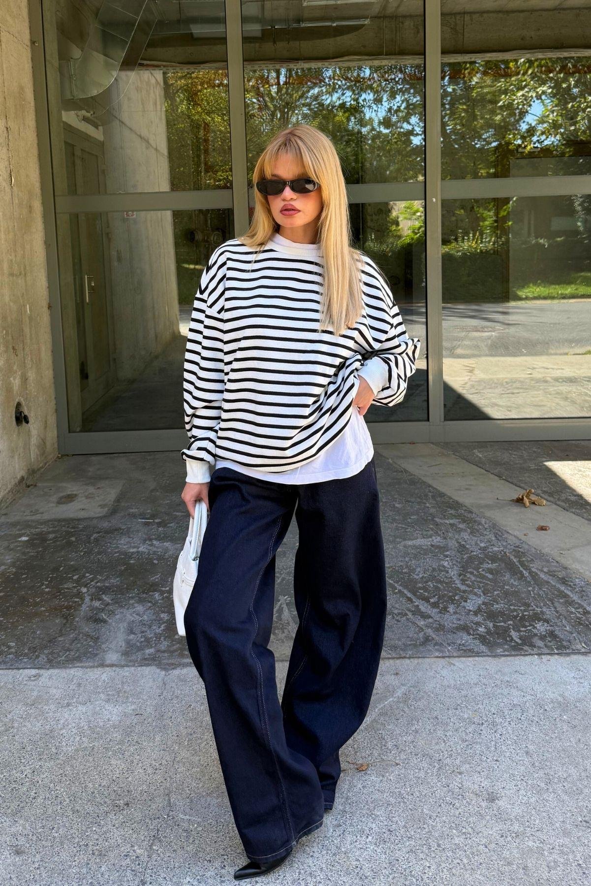 Siyah Çizgili Basic Bisiklet Yaka Içi Polarlı Oversize Sweatshirt