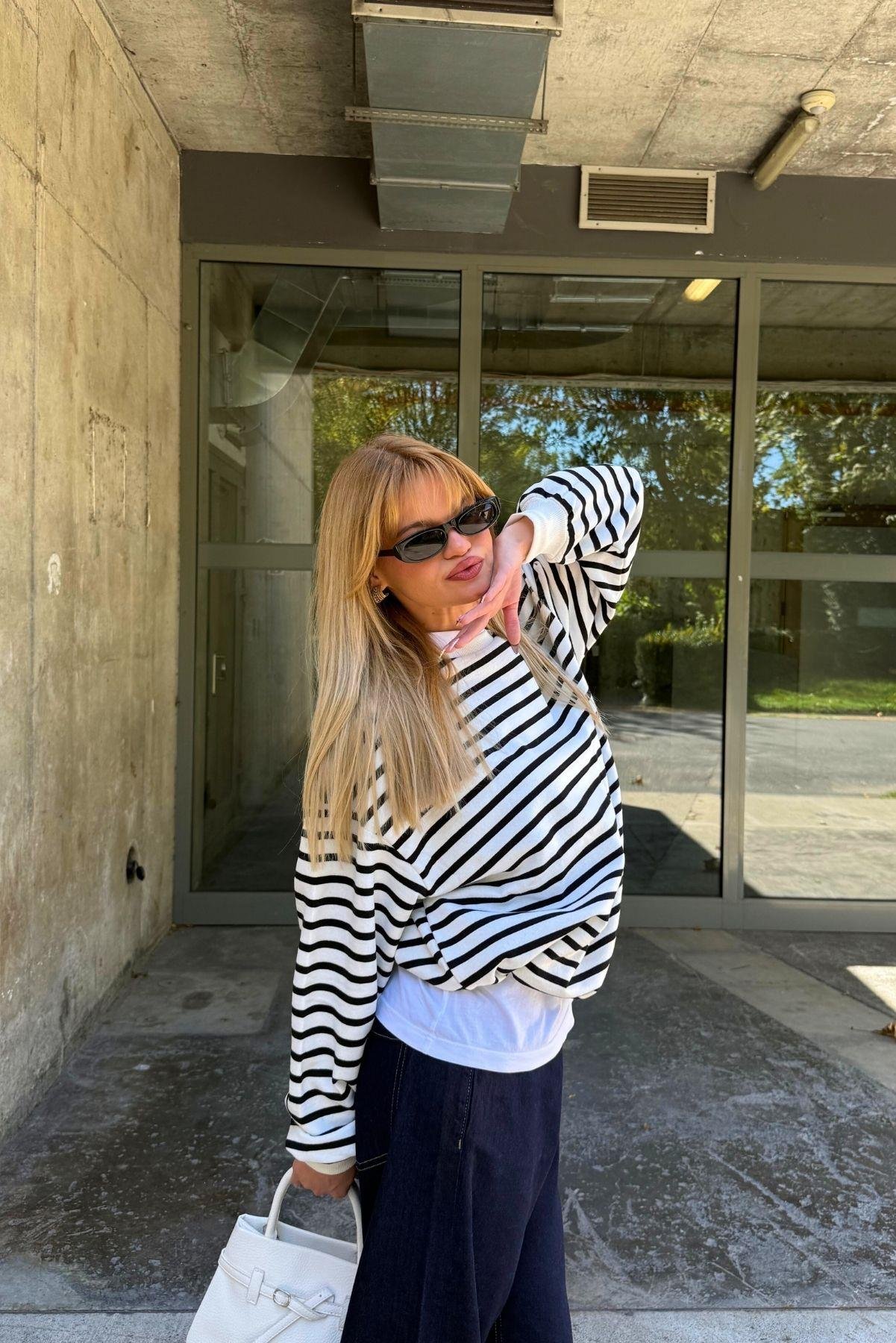 Siyah Çizgili Basic Bisiklet Yaka Içi Polarlı Oversize Sweatshirt