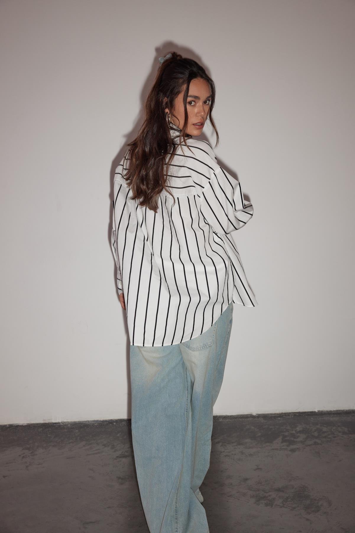 Siyah Çizgili Oversize Çizgili Poplin Gömlek