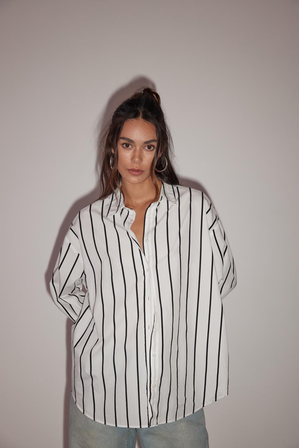 Siyah Çizgili Oversize Çizgili Poplin Gömlek