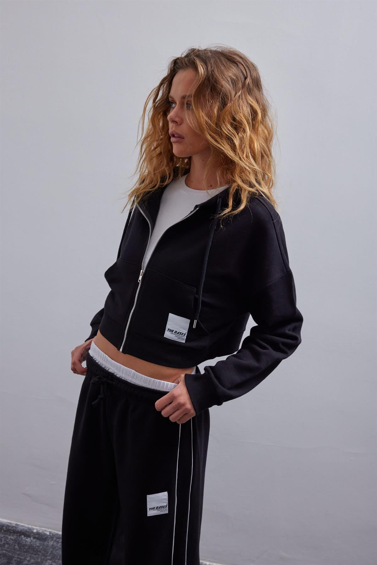 Siyah İçi Polarlı Fermuarlı Crop Sweatshirt