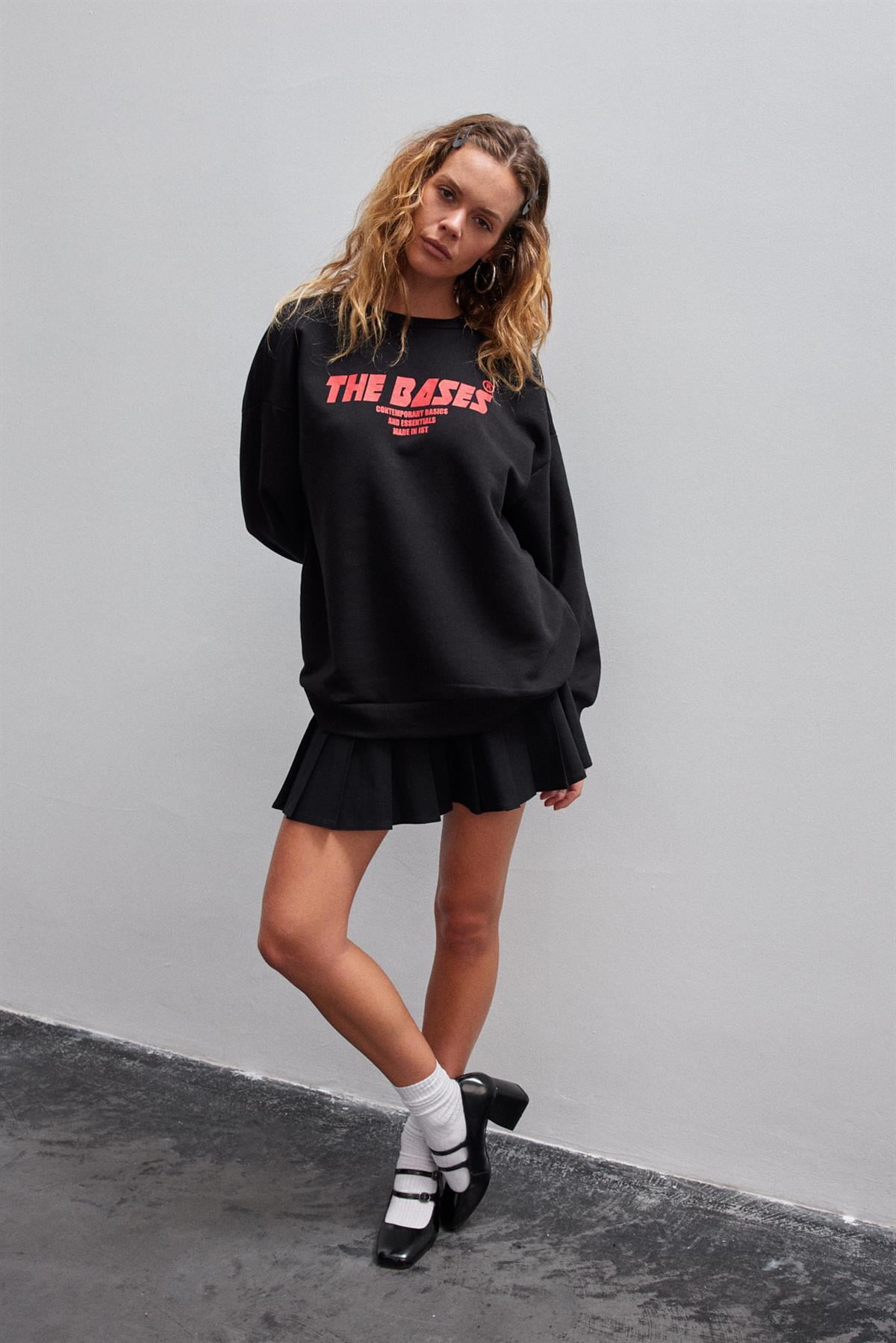 Siyah Kırmızı Baskılı Bisiklet Yaka Içi Polarlı Oversize Sweatshirt