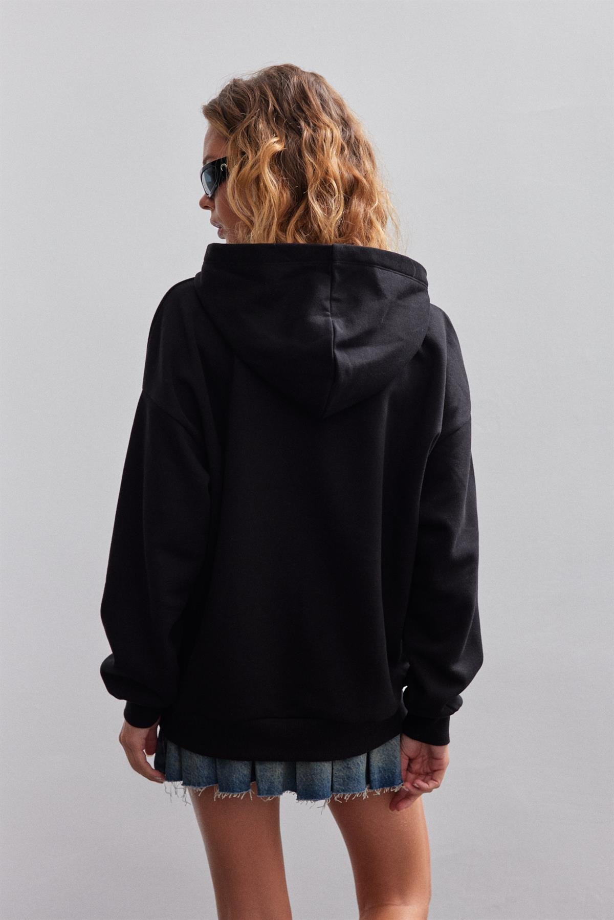 Siyah Nakışlı Oversize Kapüşonlu Içi Polarli Sweatshirt