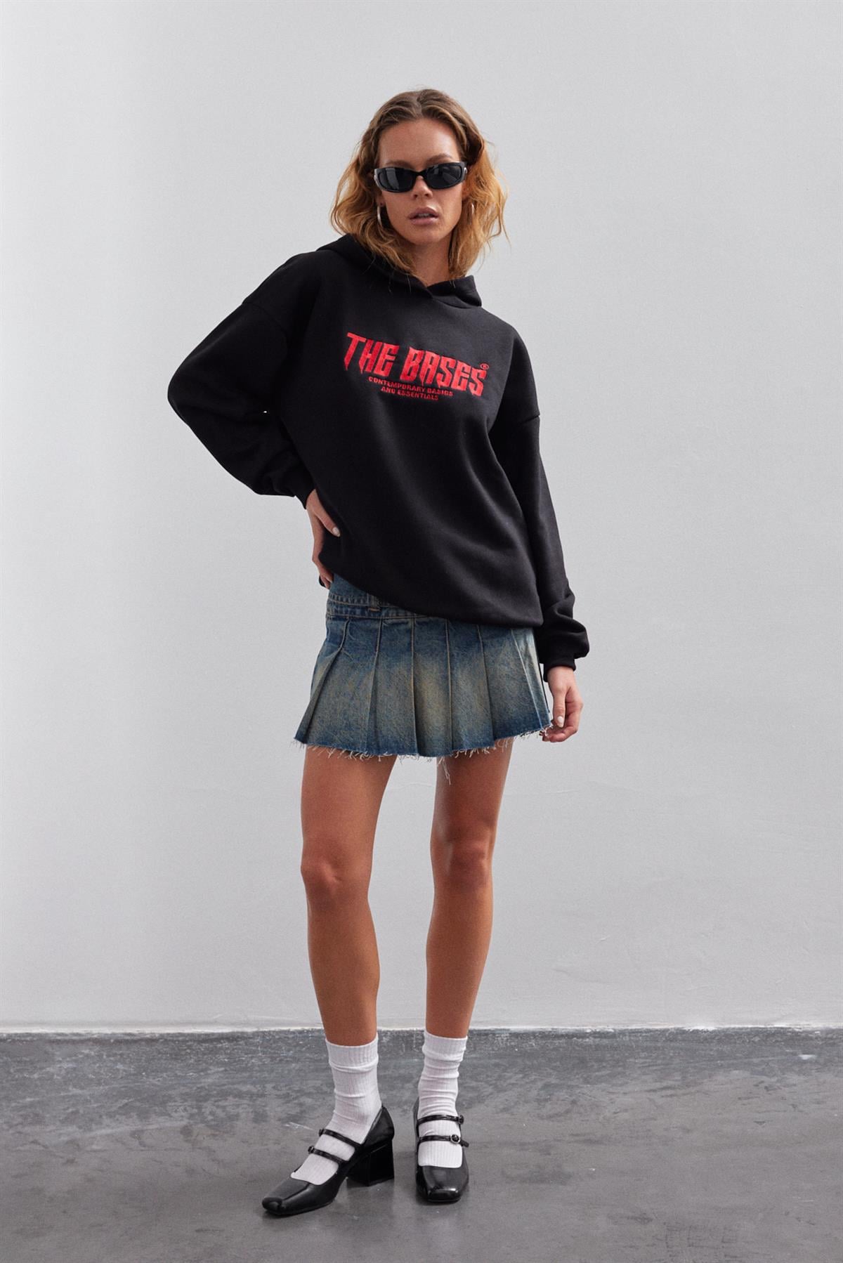Siyah Nakışlı Oversize Kapüşonlu Içi Polarli Sweatshirt