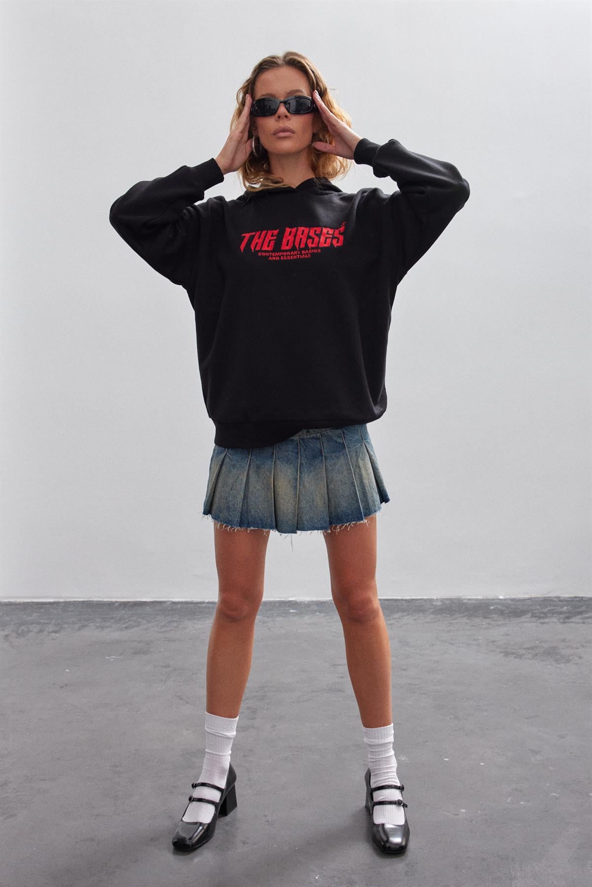Siyah Nakışlı Oversize Kapüşonlu Içi Polarli Sweatshirt