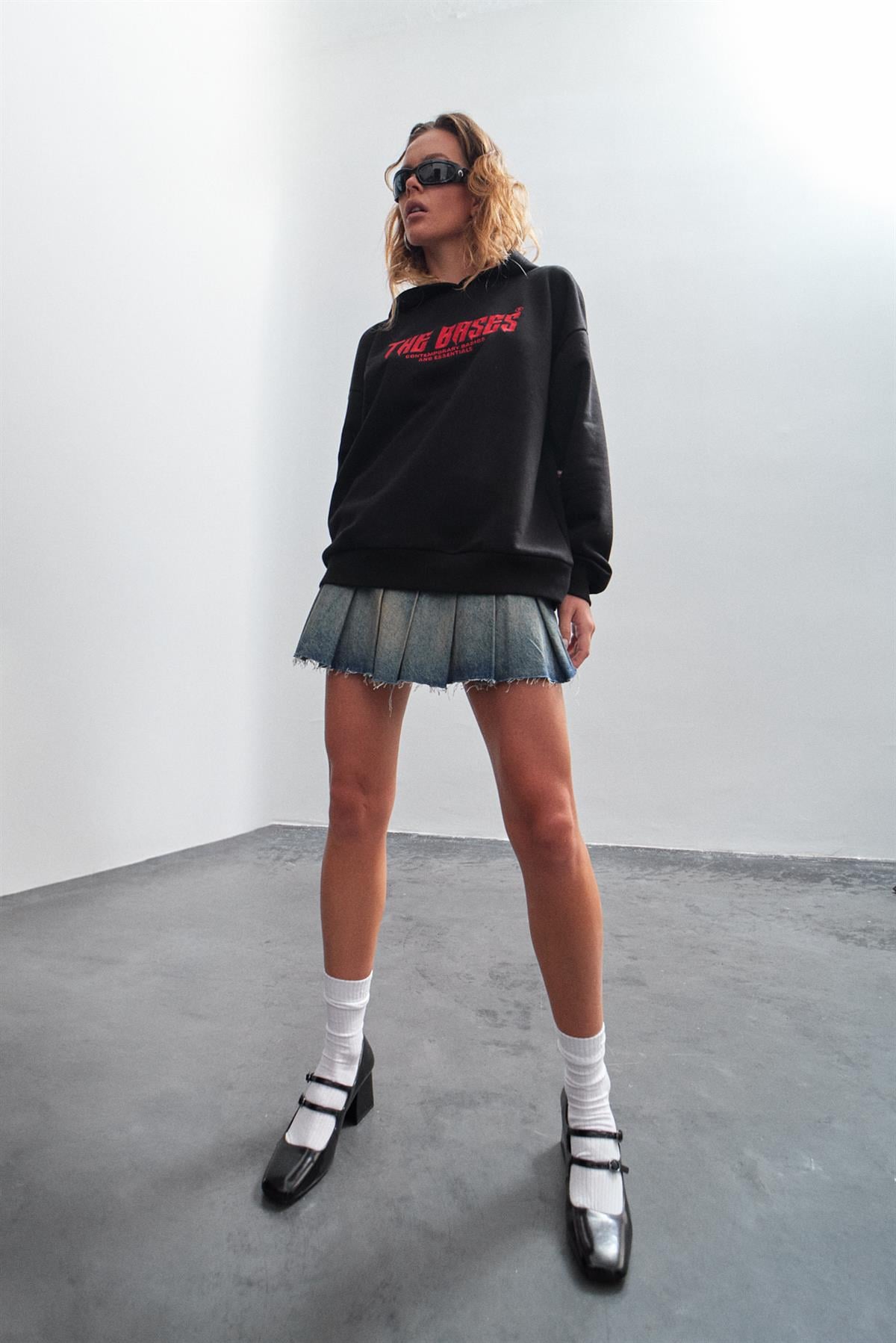 Siyah Nakışlı Oversize Kapüşonlu Içi Polarli Sweatshirt