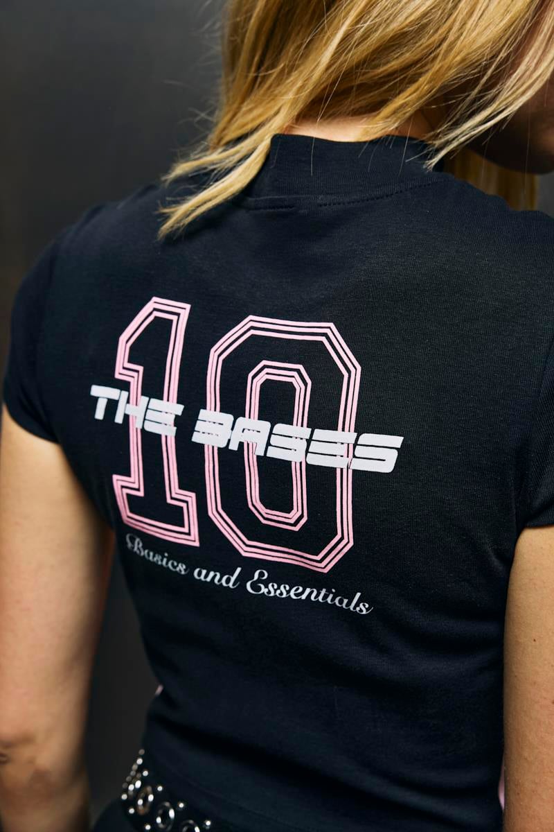 Siyah Pembe Baskılı Çift Taraf Fermuarlı Forma T-Shirt