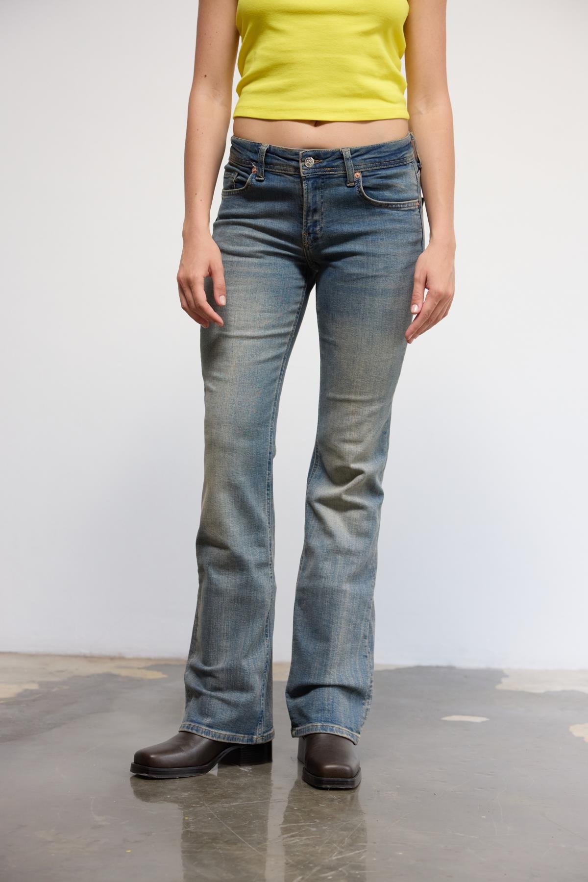 Soluk Mavi Bootcut İspanyol Paça Düşük Bel Jean