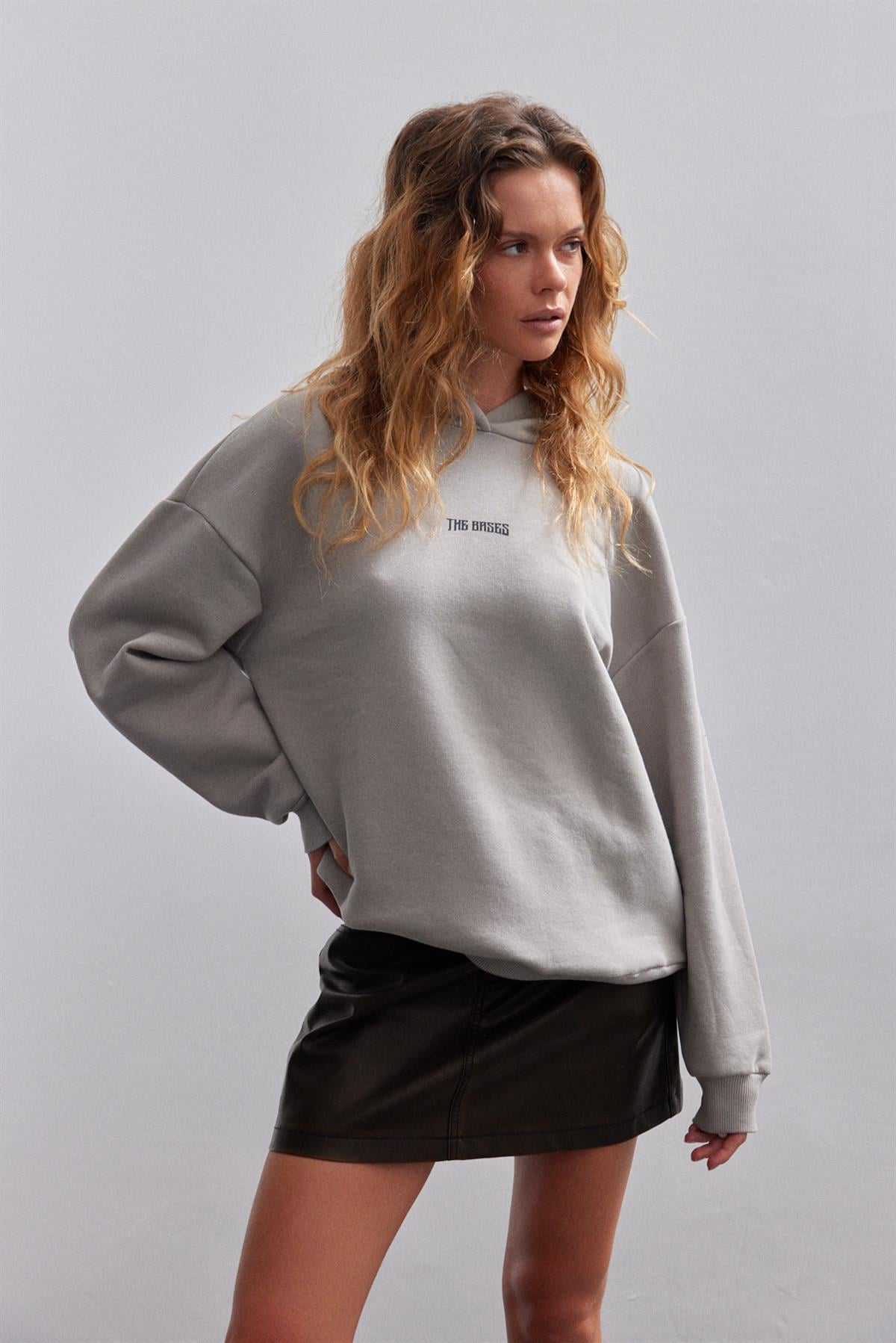 Vizon Sırtı Baskılı Oversize Kapüşonlu Içi Polarli Sweatshirt