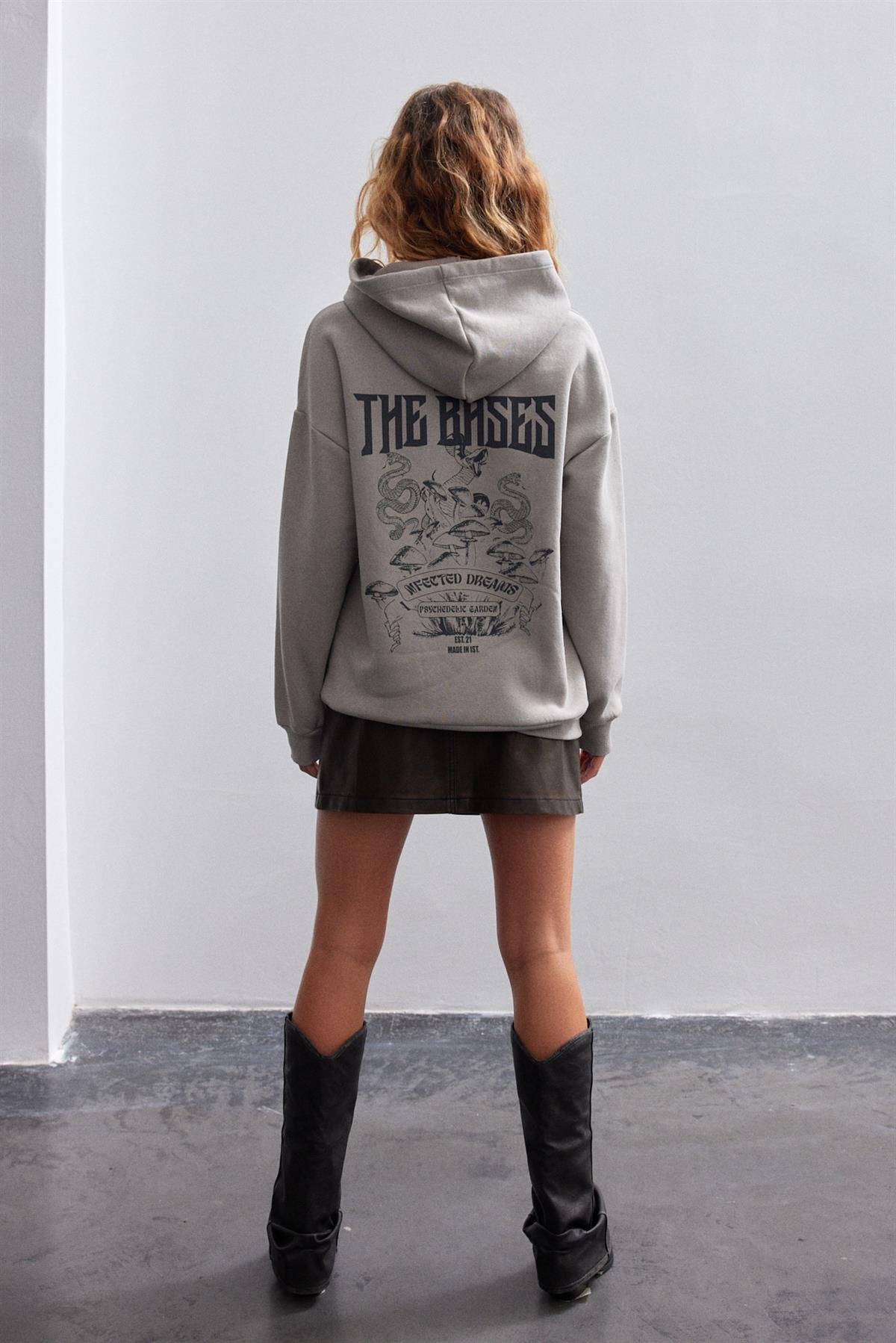 Vizon Sırtı Baskılı Oversize Kapüşonlu Içi Polarli Sweatshirt