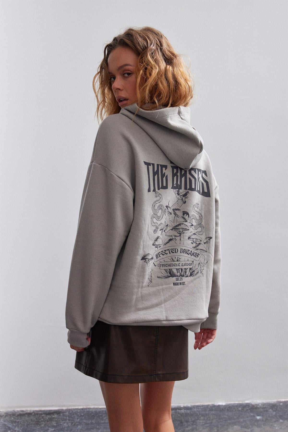 Vizon Sırtı Baskılı Oversize Kapüşonlu Içi Polarli Sweatshirt