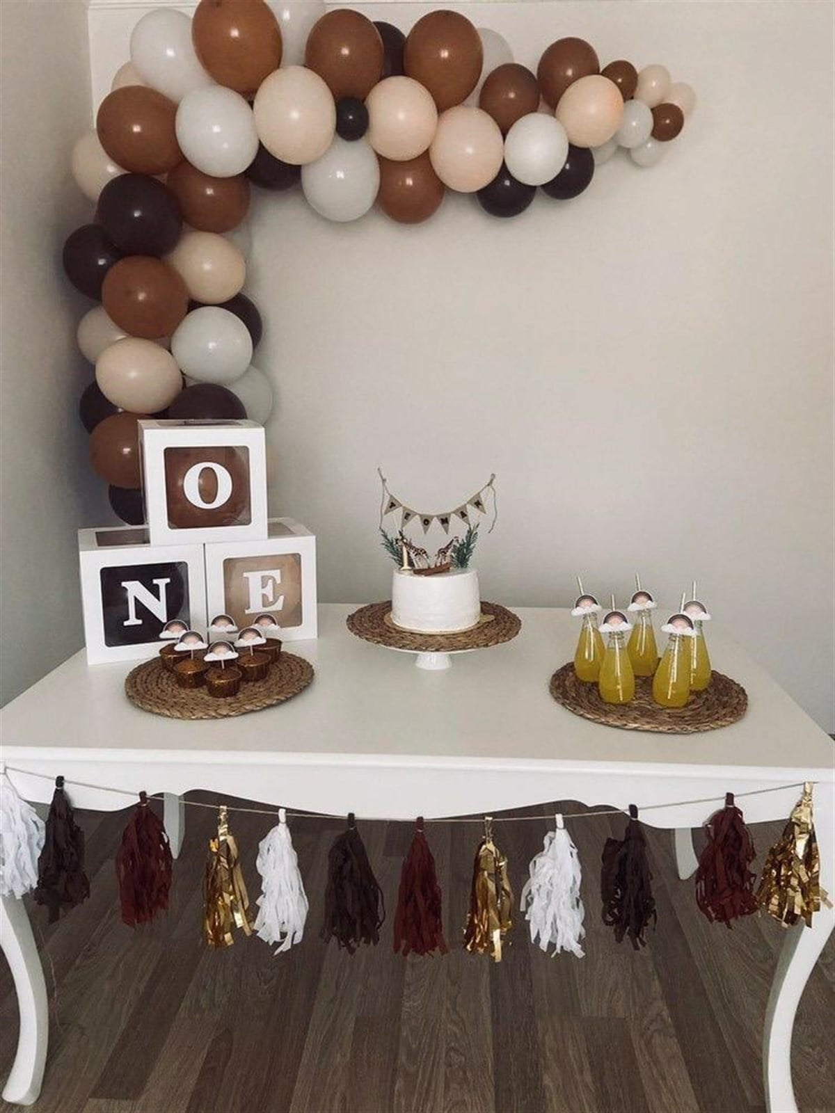 1 yaş püsküllü balon zinciri kahveli