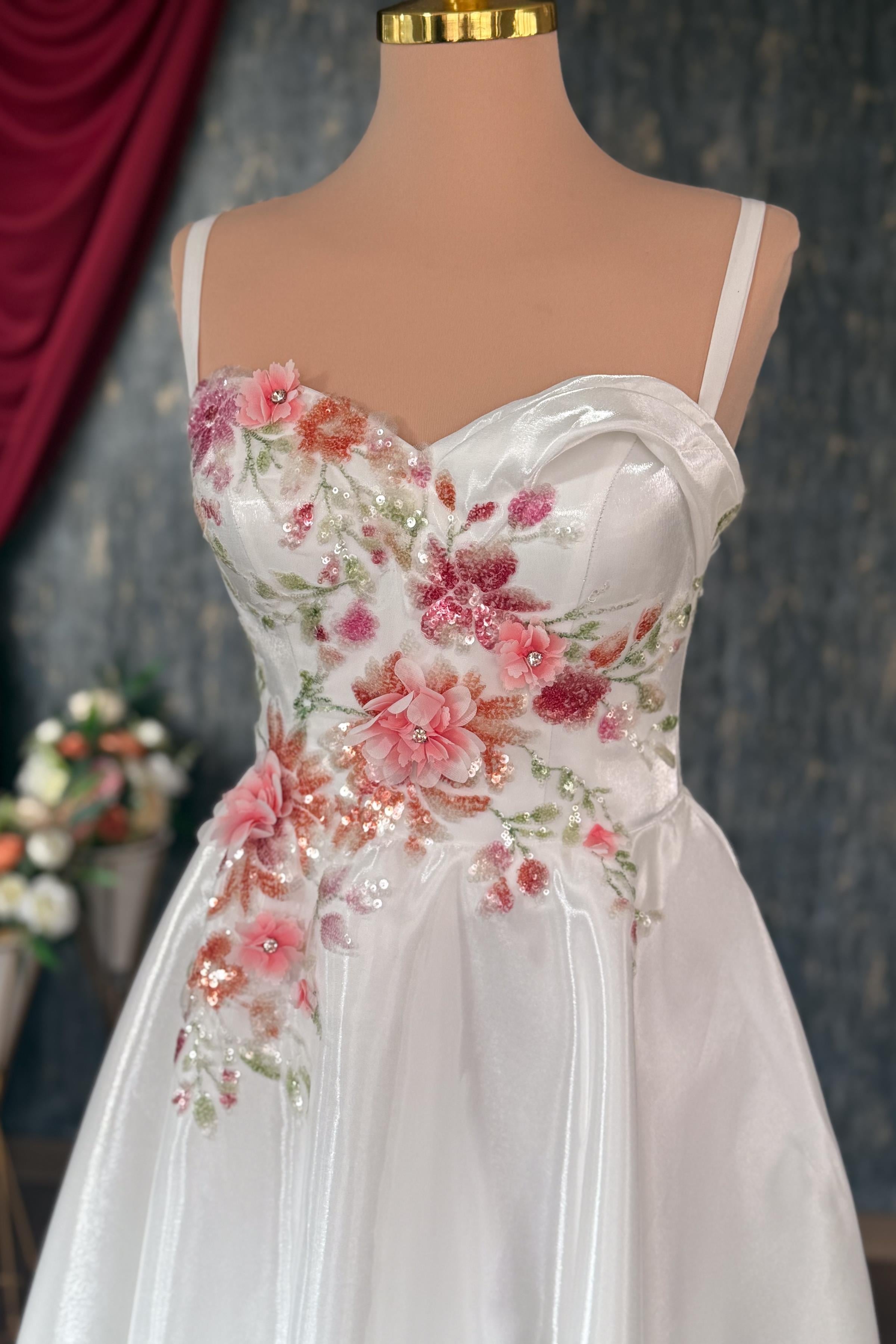 Beyaz Boyutlu Dantel Kaplama Midi Boy Lizbon Saten Abiye ve Nikah Elbisesi