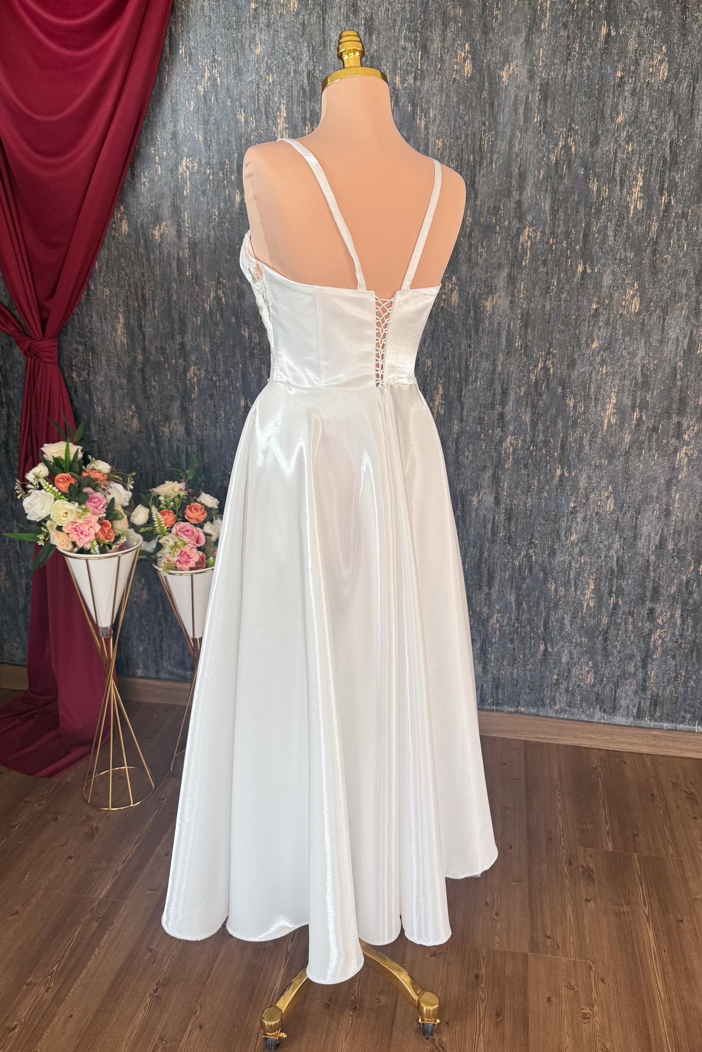 Beyaz Boyutlu Dantel Kaplama Midi Boy Lizbon Saten Abiye ve Nikah Elbisesi