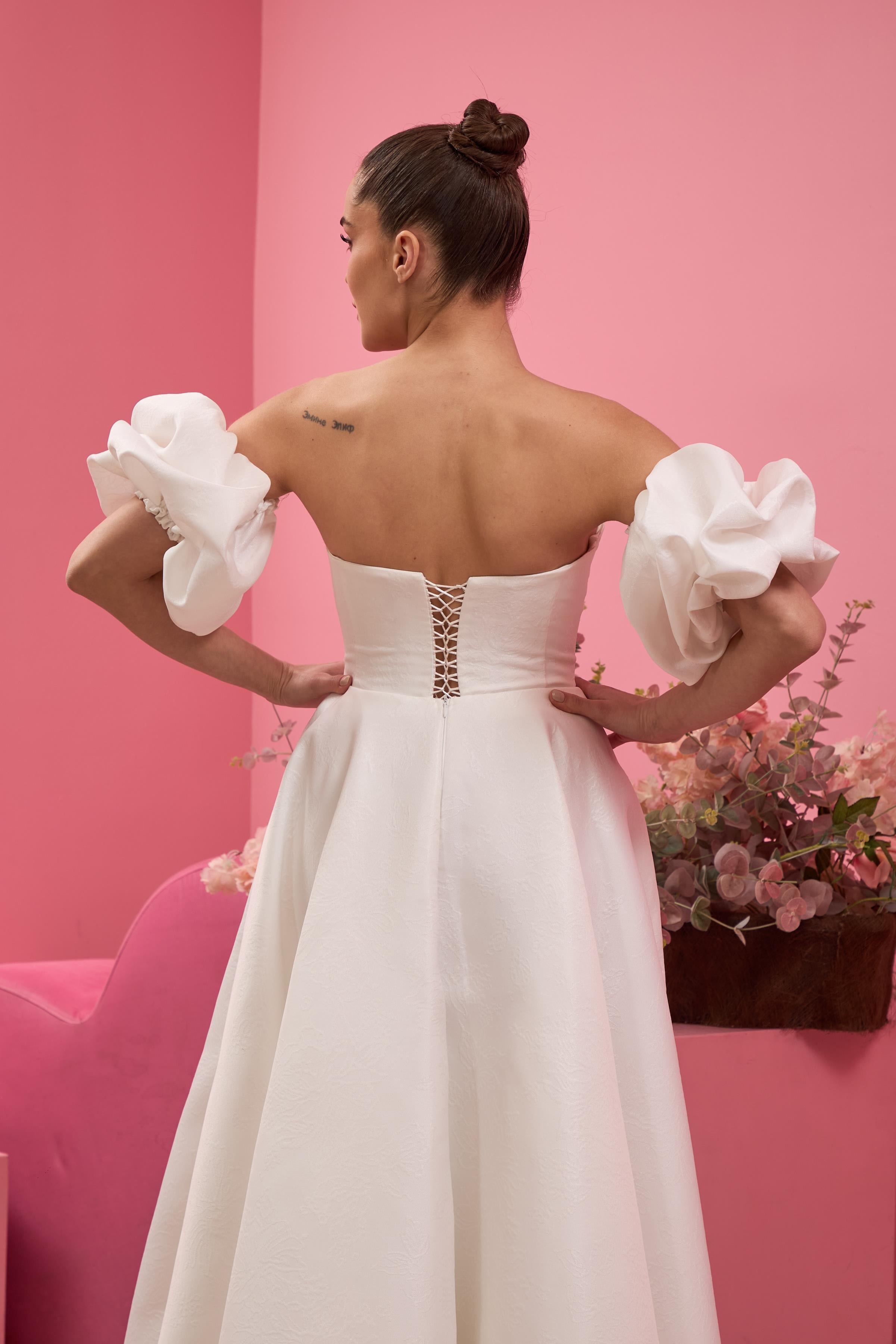 Beyaz Brokar Kumaş Midi Boy Abiye ve Nikah Elbisesi
