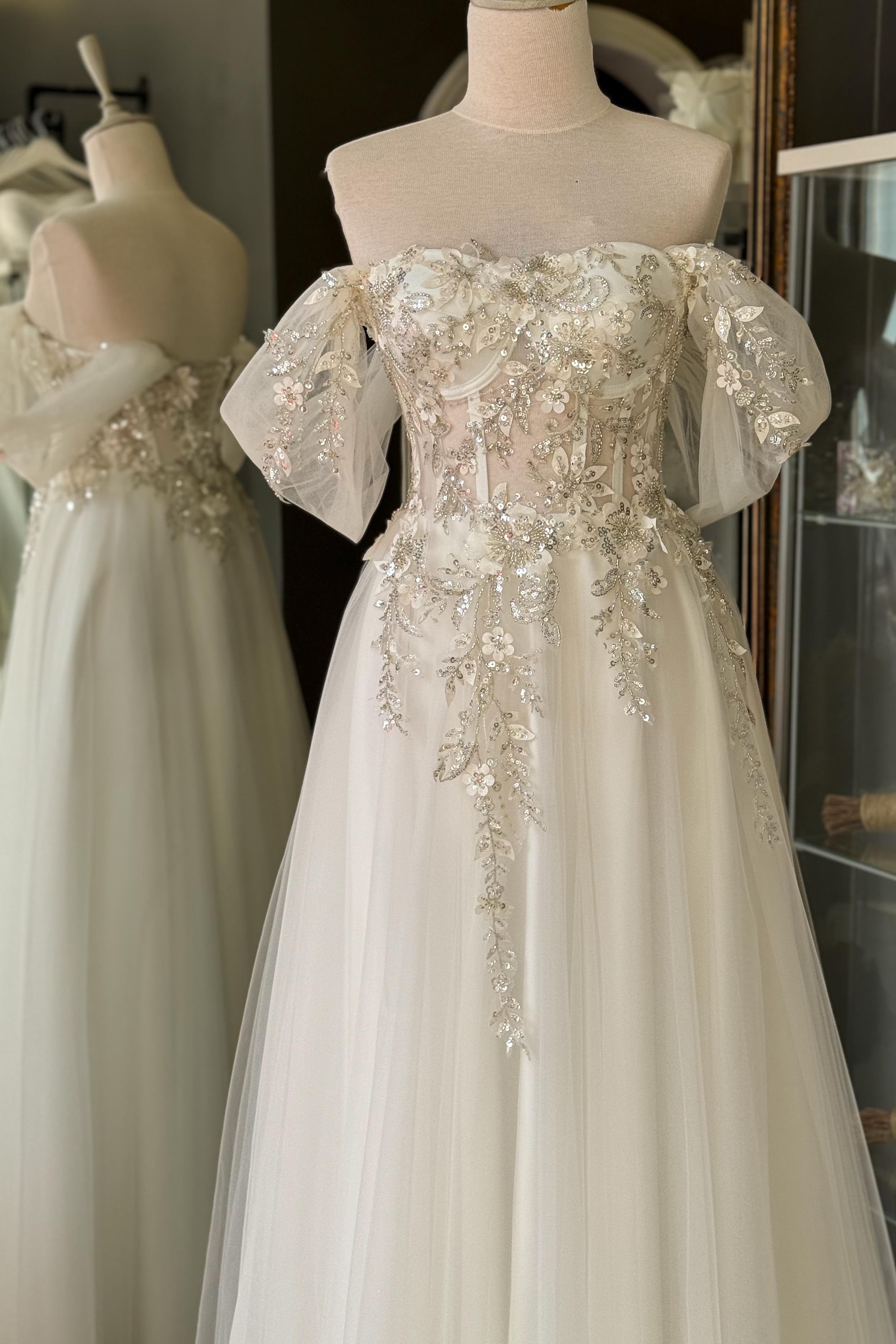 Beyaz Çiçek Desen İşlemeli Abiye ve Nikah Elbisesi