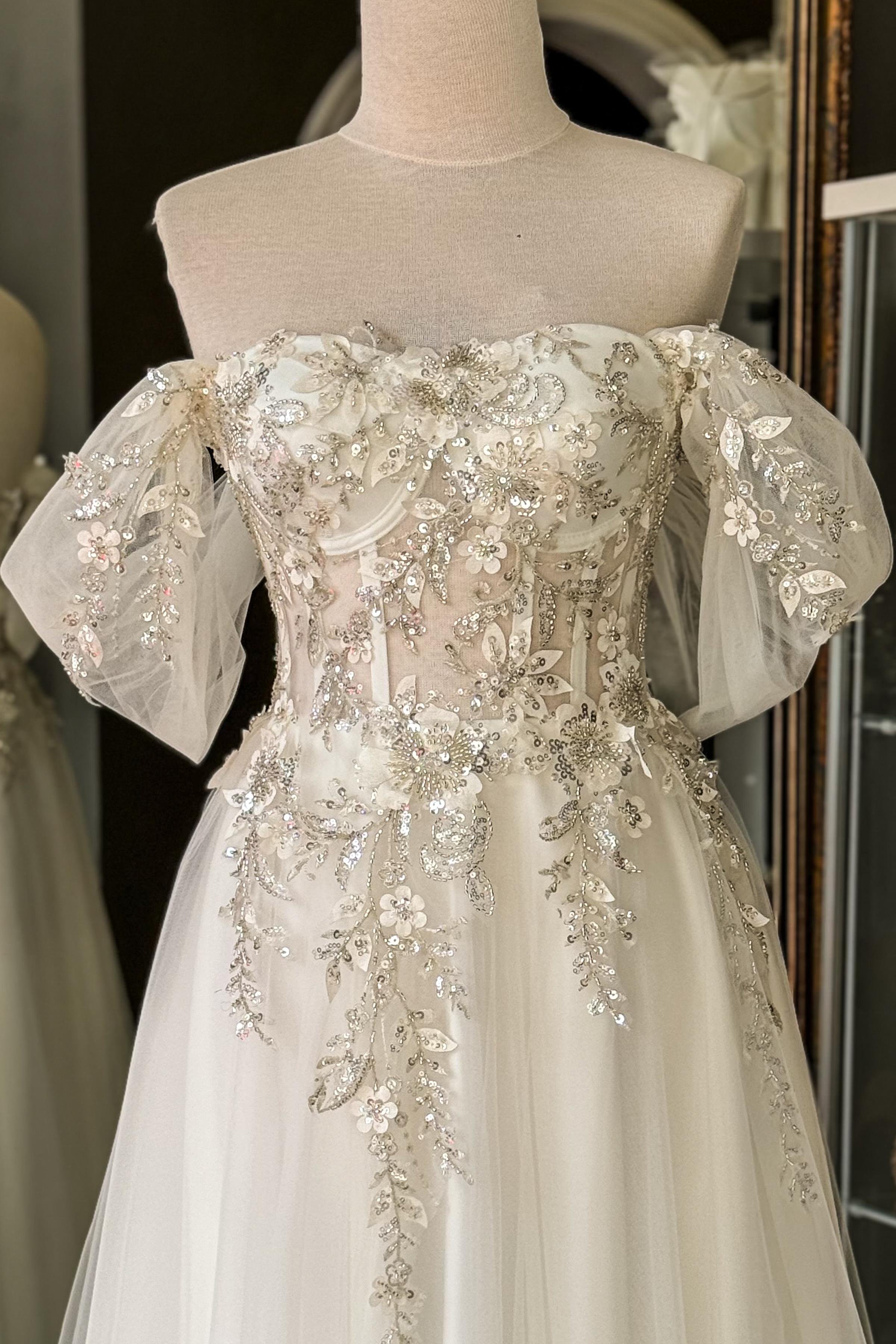 Beyaz Çiçek Desen İşlemeli Abiye ve Nikah Elbisesi