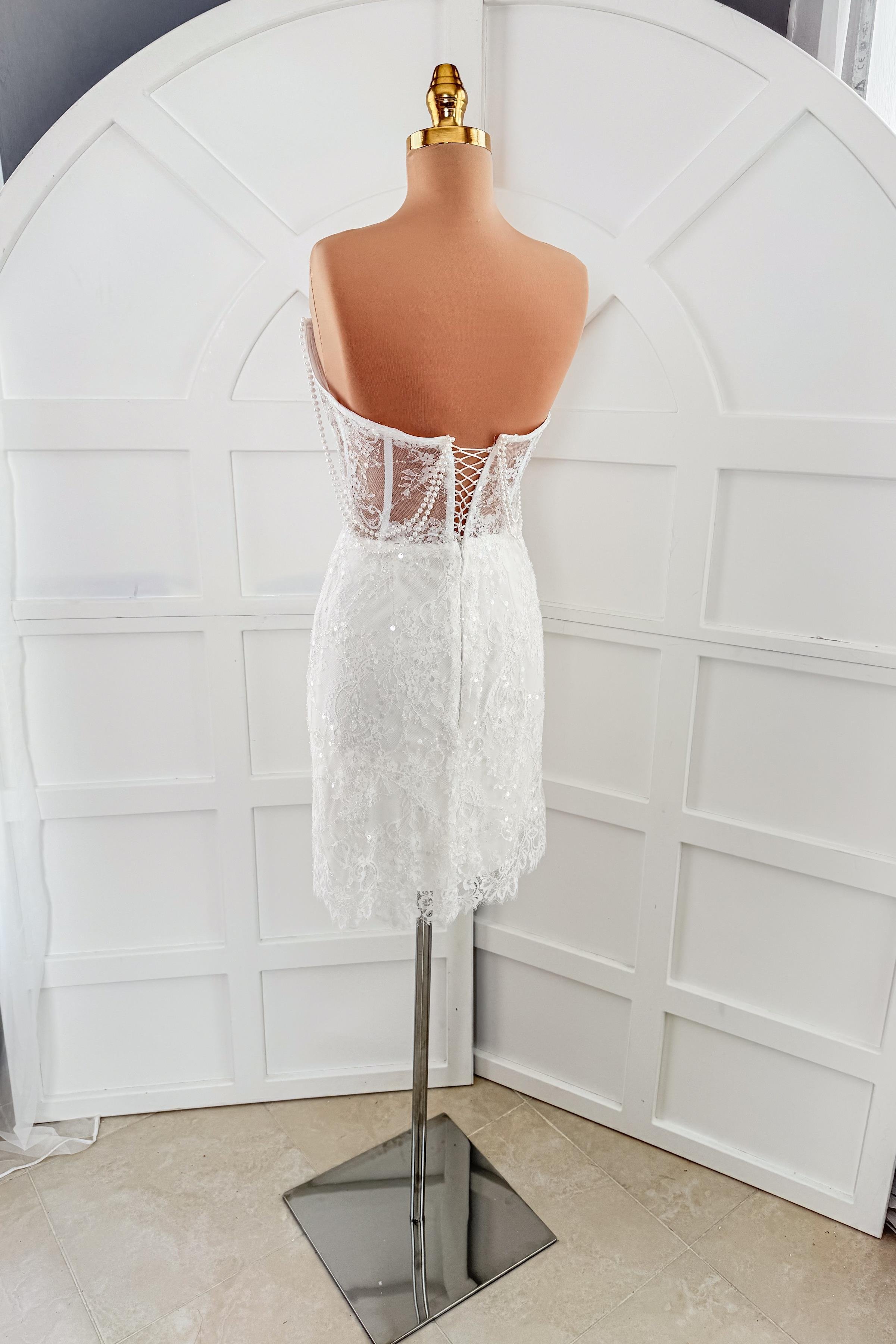Beyaz Dantelli ve İnci Detaylı Mini Abiye ve Nikah Elbisesi