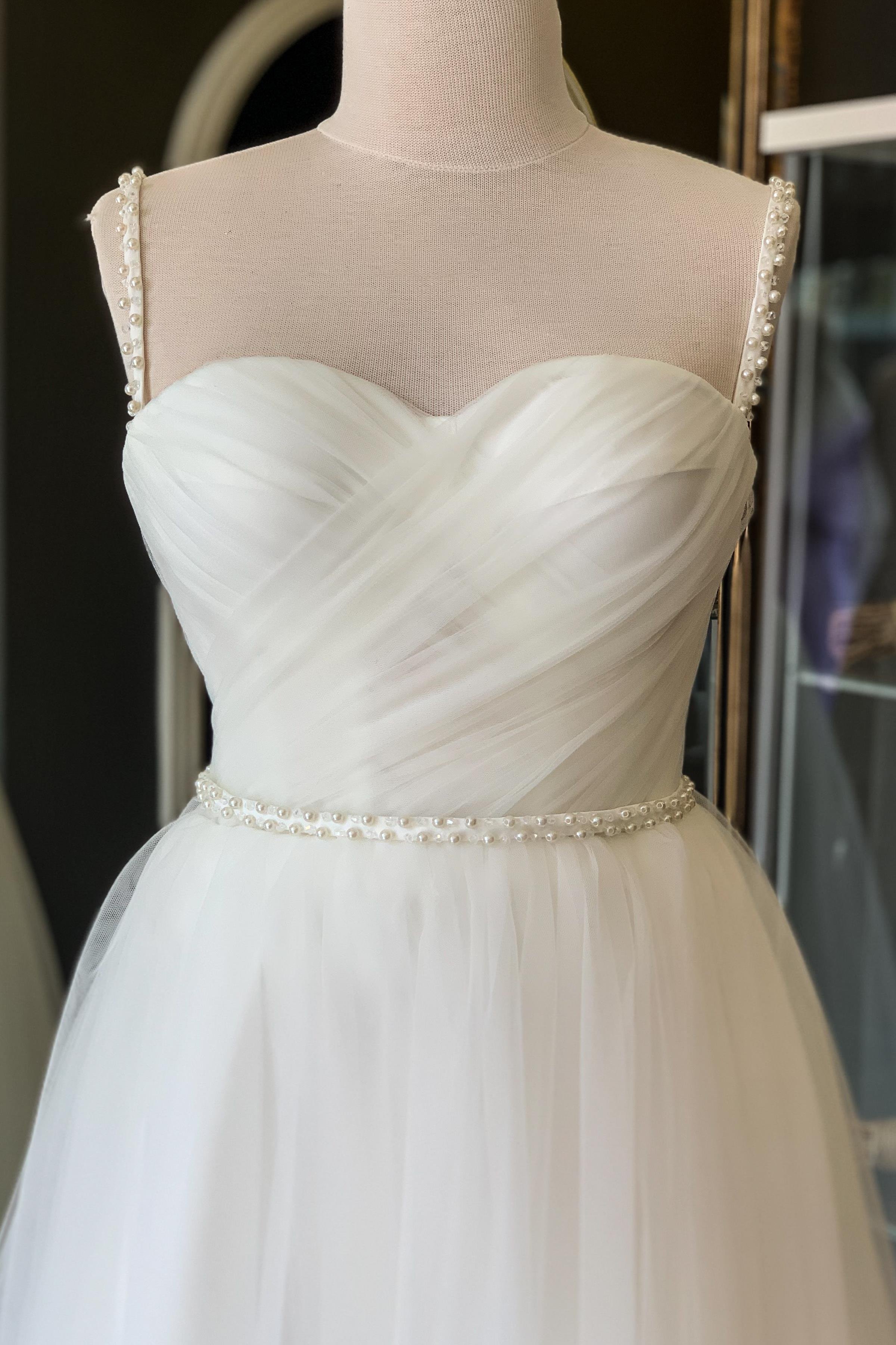 Beyaz Drapeli ve İnci Detaylı Midi Tül Abiye ve Nikah Elbisesi