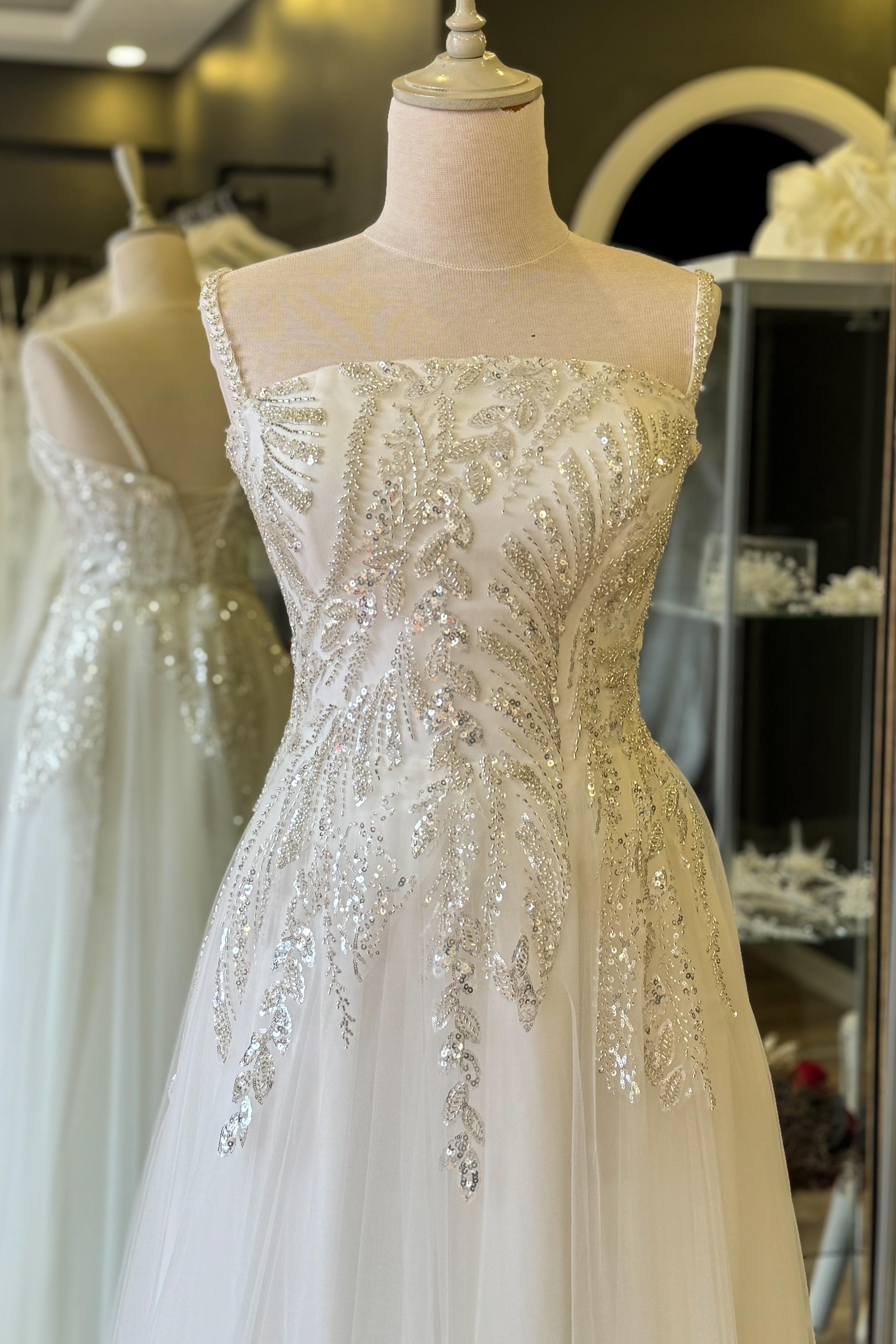 Beyaz Düz Yaka Yaprak Desen Maxi Boy Abiye ve Nikah Elbisesi