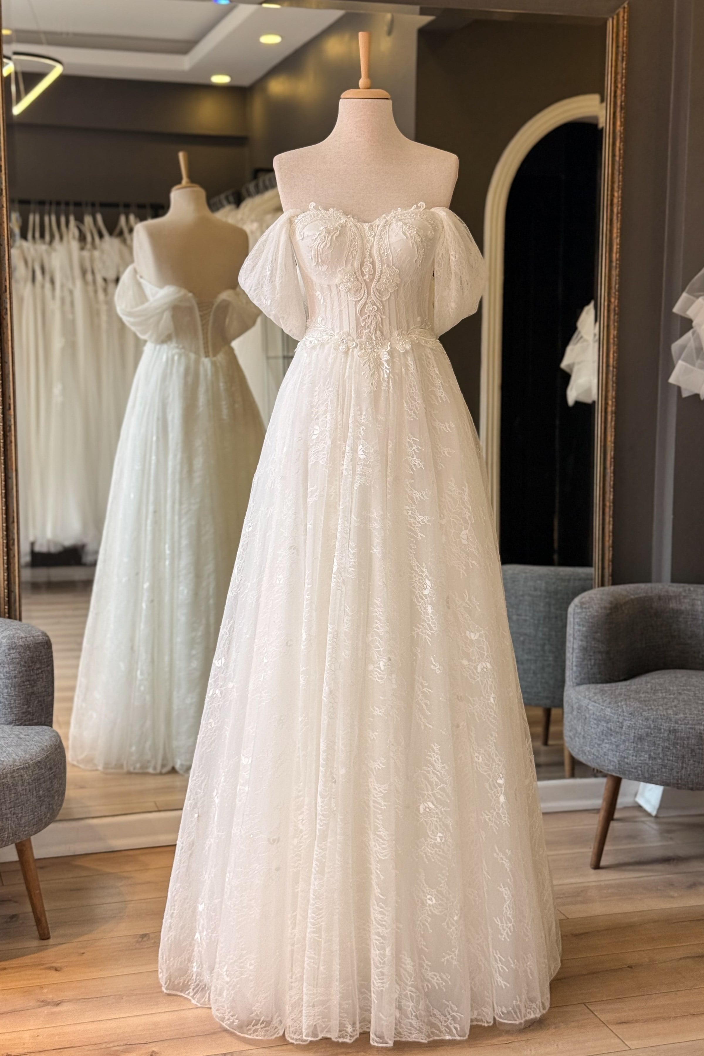 Beyaz İşlemeli Dantel Detaylı Simli Lez Gelinlik ve Nikah Elbisesi