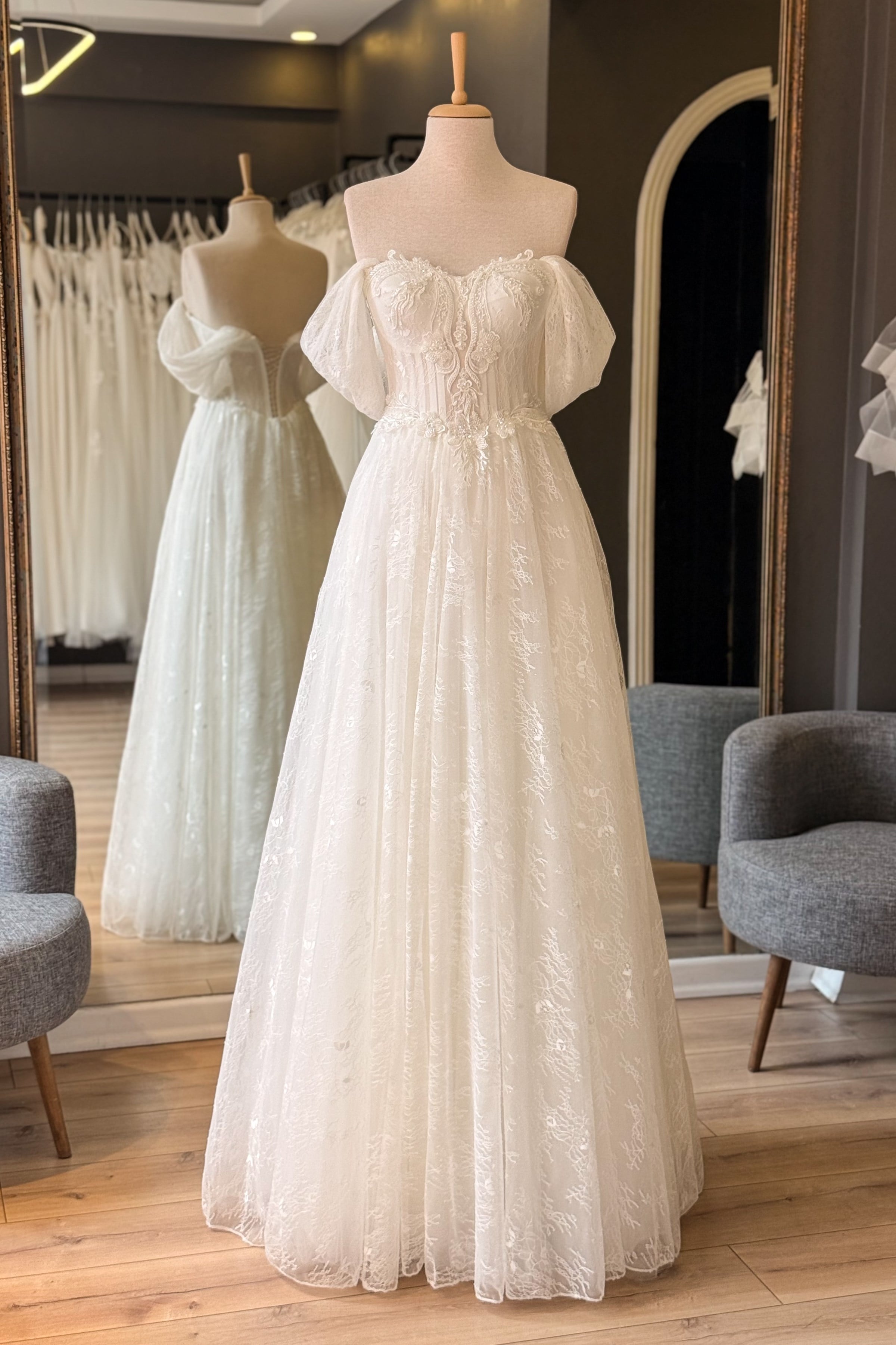 Beyaz İşlemeli Dantel Detaylı Simli Lez Gelinlik ve Nikah Elbisesi