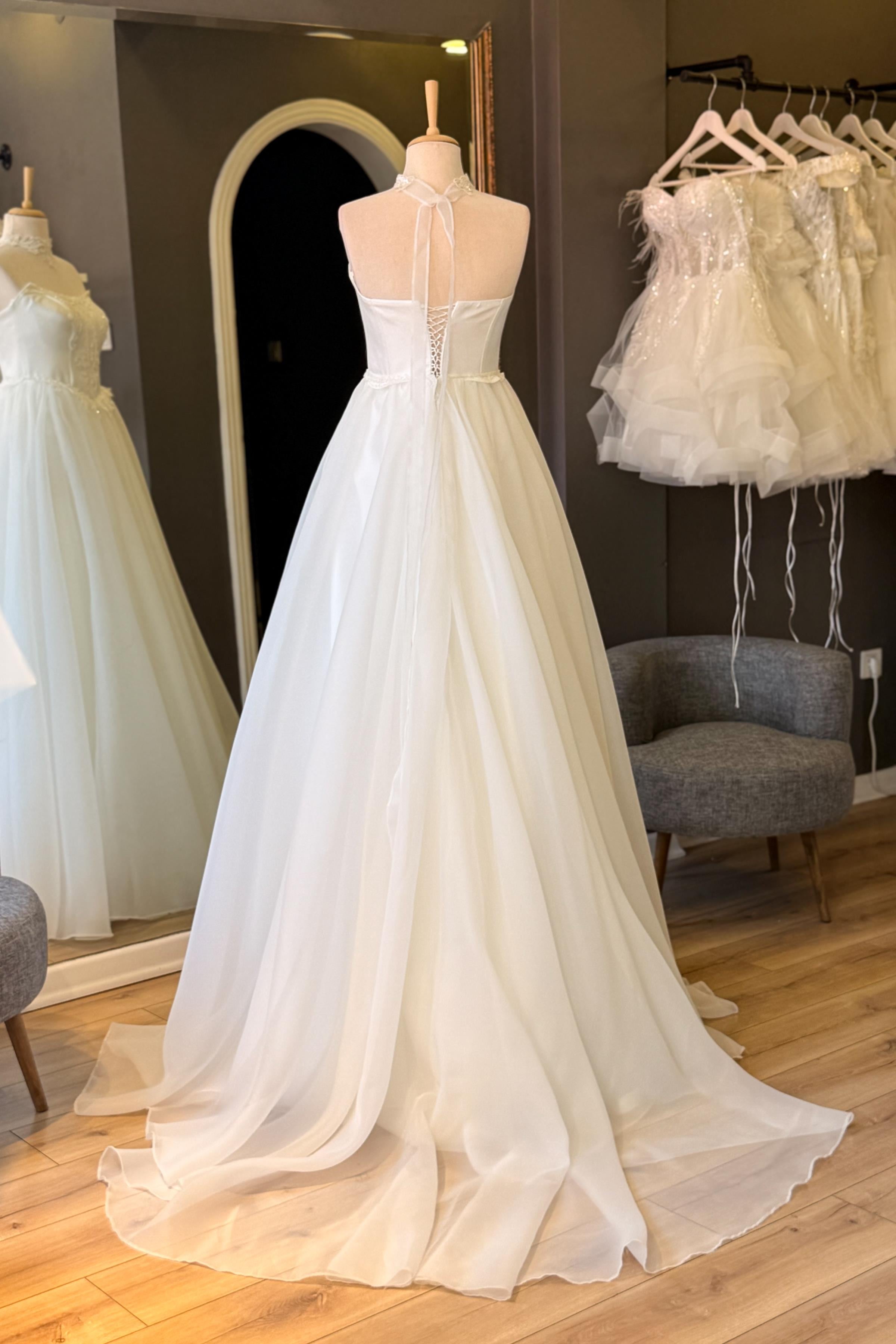 Beyaz Kayık Yaka Dantel Detaylı Kuyruklu Karolin Abiye ve Nikah Elbisesi